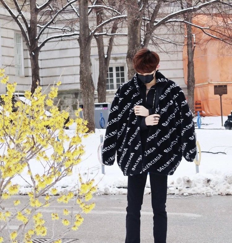 Balenciaga Balenciaga black and white bullet screen full logo teddy ja Size US XS / EU 42 / 0 - 8 Thumbnail