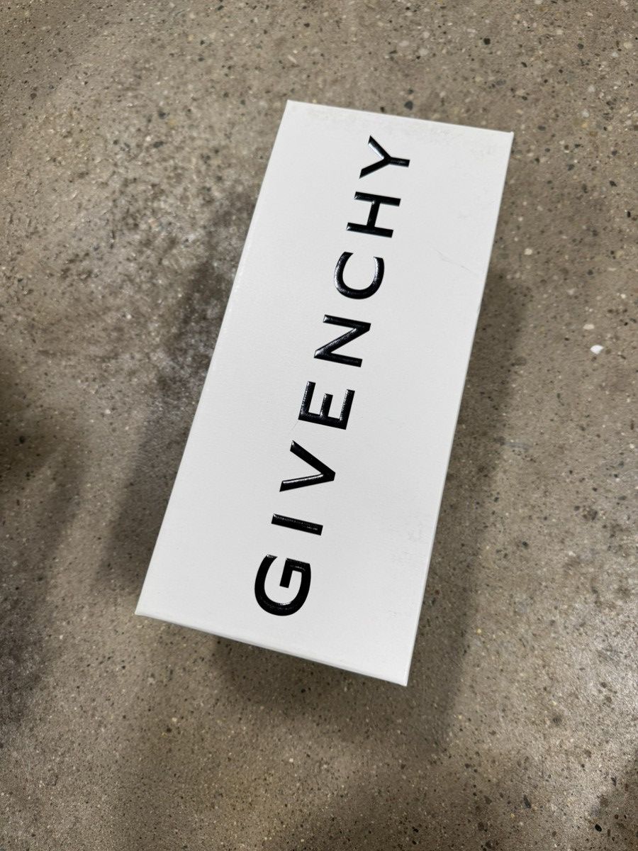 Givenchy Pool Slides NEW 600$