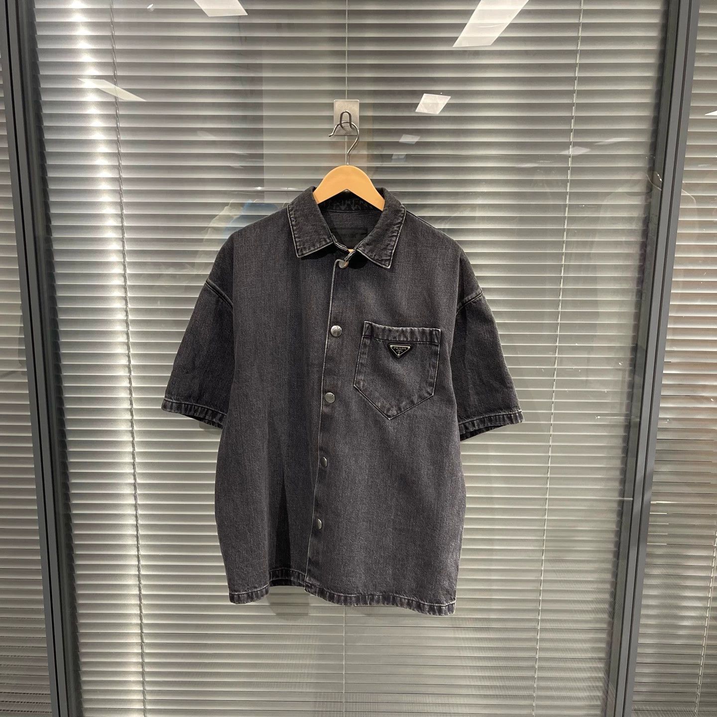 Prada Prada Distressed Triangle Denim Short-Sleeve Shirt Jacket Size US S / EU 44-46 / 1 - 1 Thumbnail