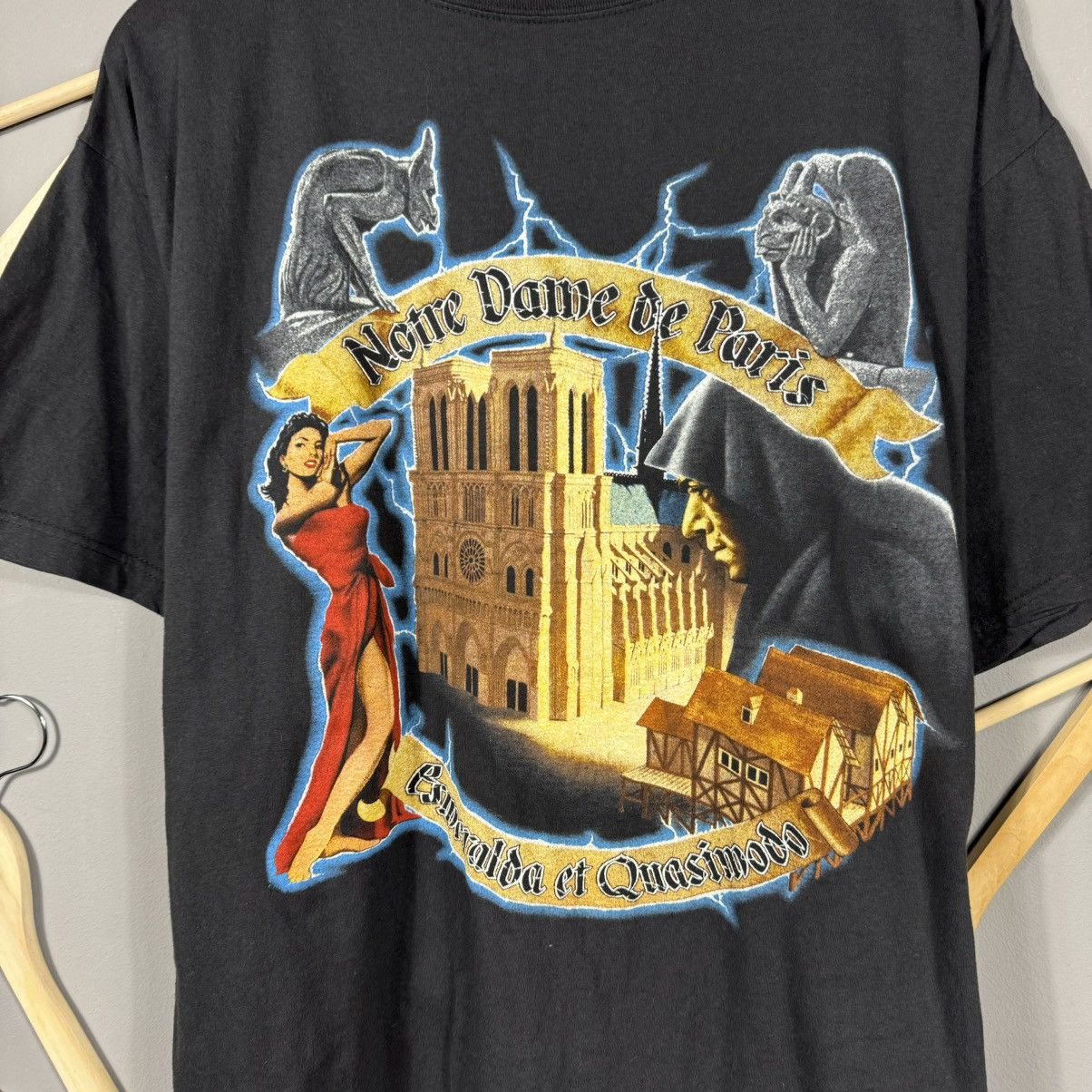 Vintage Vintage 90s Notre Dame De Paris Esmeralda et Quasimodo Tee Size US L / EU 52-54 / 3 - 4 Thumbnail