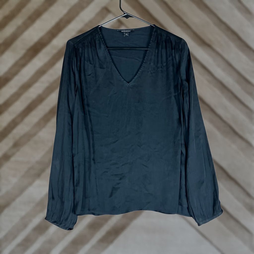 Banana Republic Banana Republic Blouse Black V-Neck Long Sleeve Sheer Lightweight M Women’s Shirt Size M / US 6-8 / IT 42-44 - 1 Thumbnail