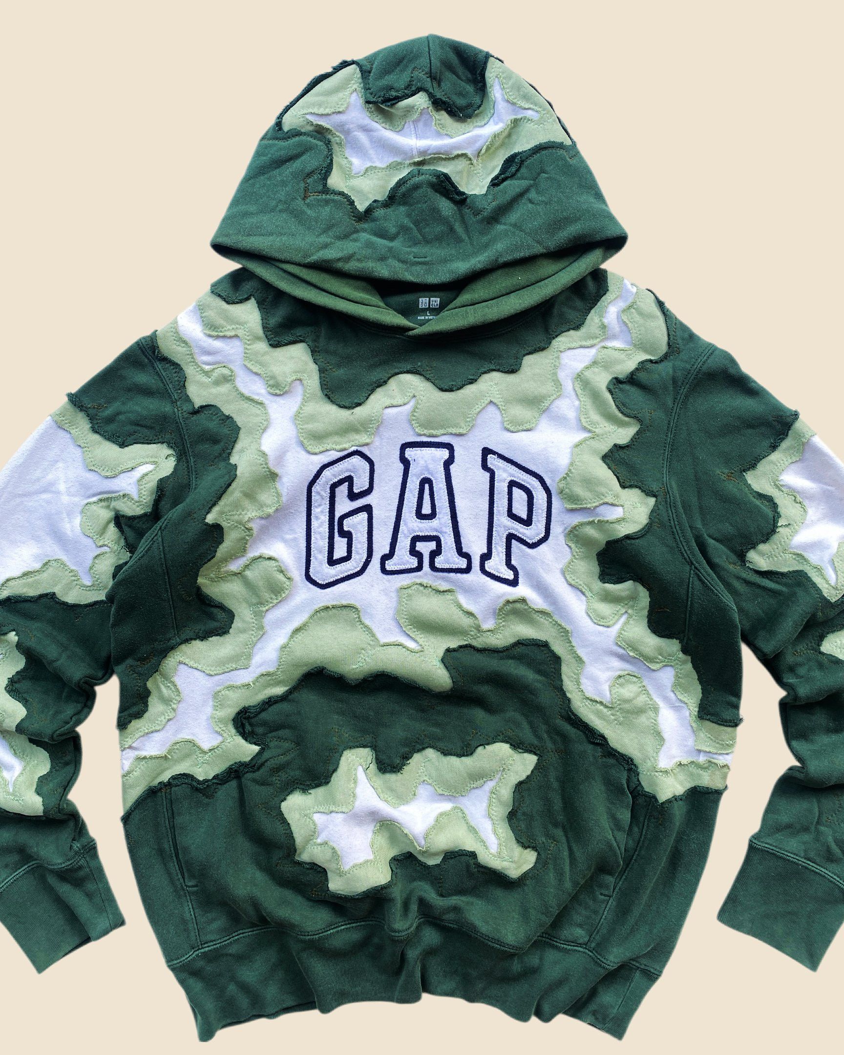Gap × Handmade 1 OF 1 REWORKED GAP CRACKY GREEN GRADATION HOODIE SIZE L Size US L / EU 52-54 / 3 - 3 Thumbnail