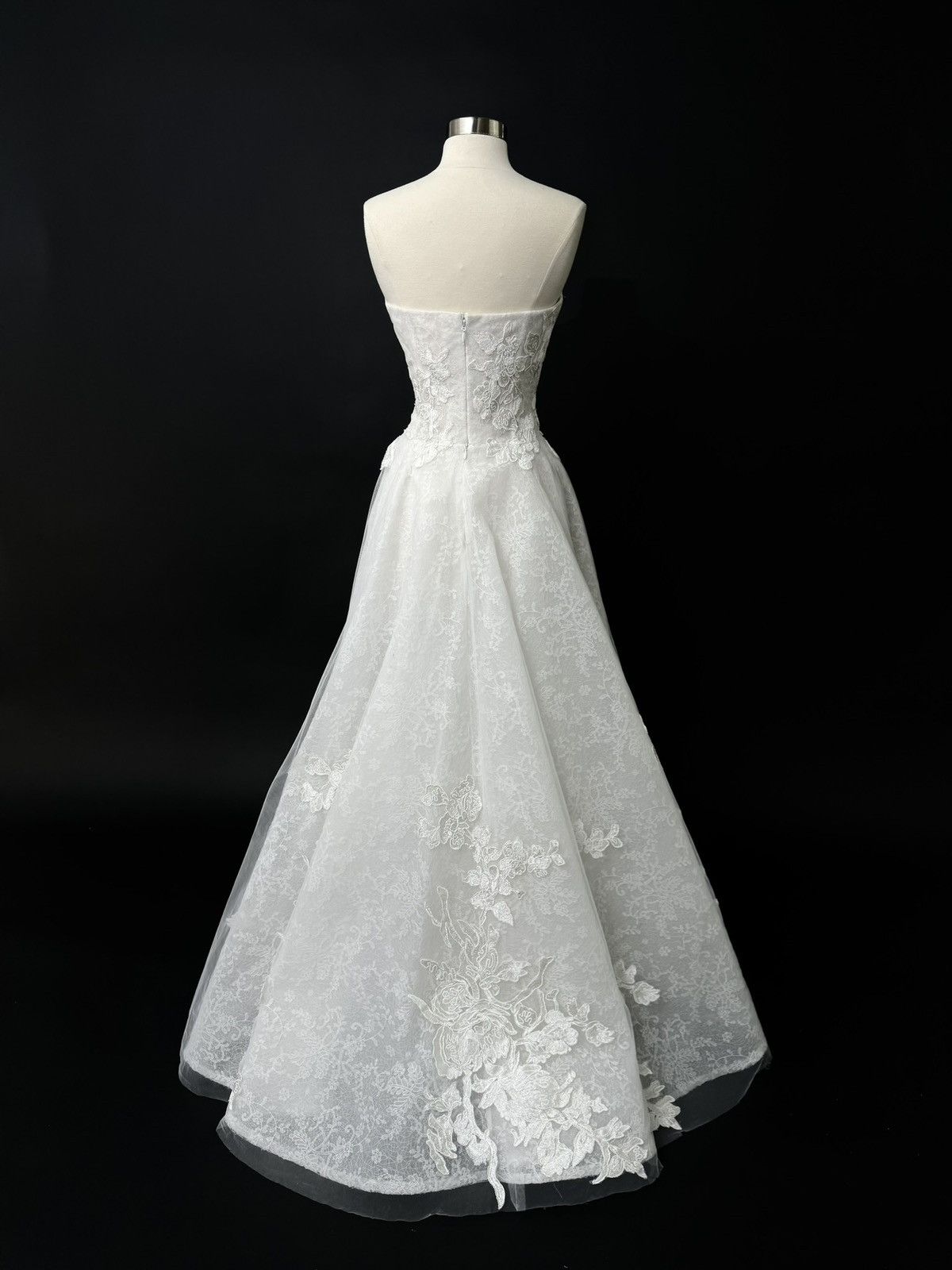 Other Preloved US 4 Anna Augusta Embroidery lace Bridal Gown Size S / US 4 / IT 40 - 8 Thumbnail