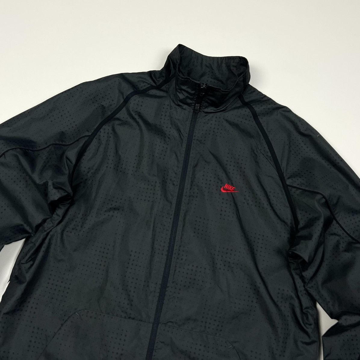 Nike Vintage Nike Black Nylon Y2K Zip Track Jacket Size M Size US M / EU 48-50 / 2 - 5 Thumbnail