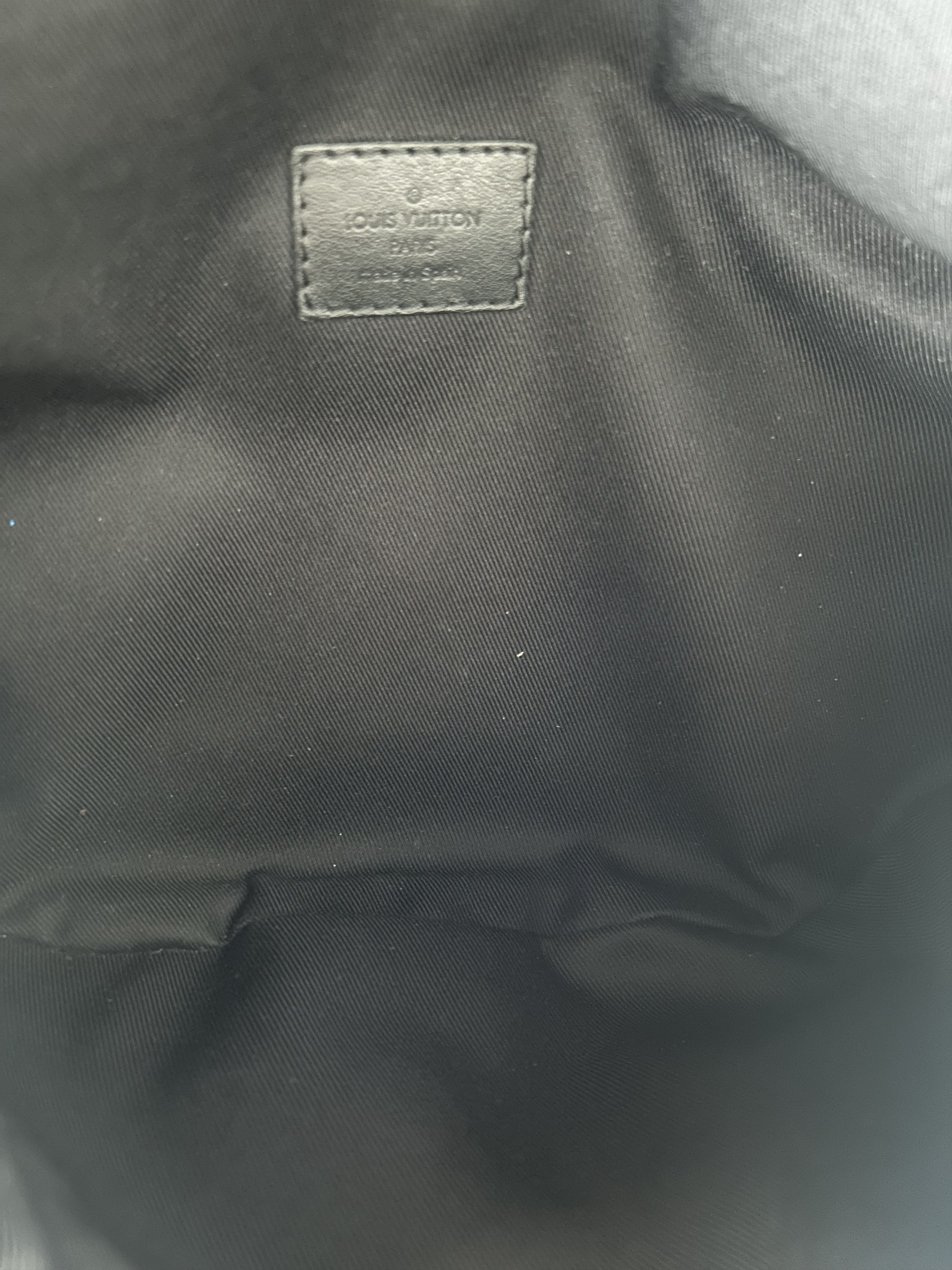 Louis Vuitton Louis Vuitton Monogram Eclipse Discovery Bumbag Size ONE SIZE - 4 Thumbnail