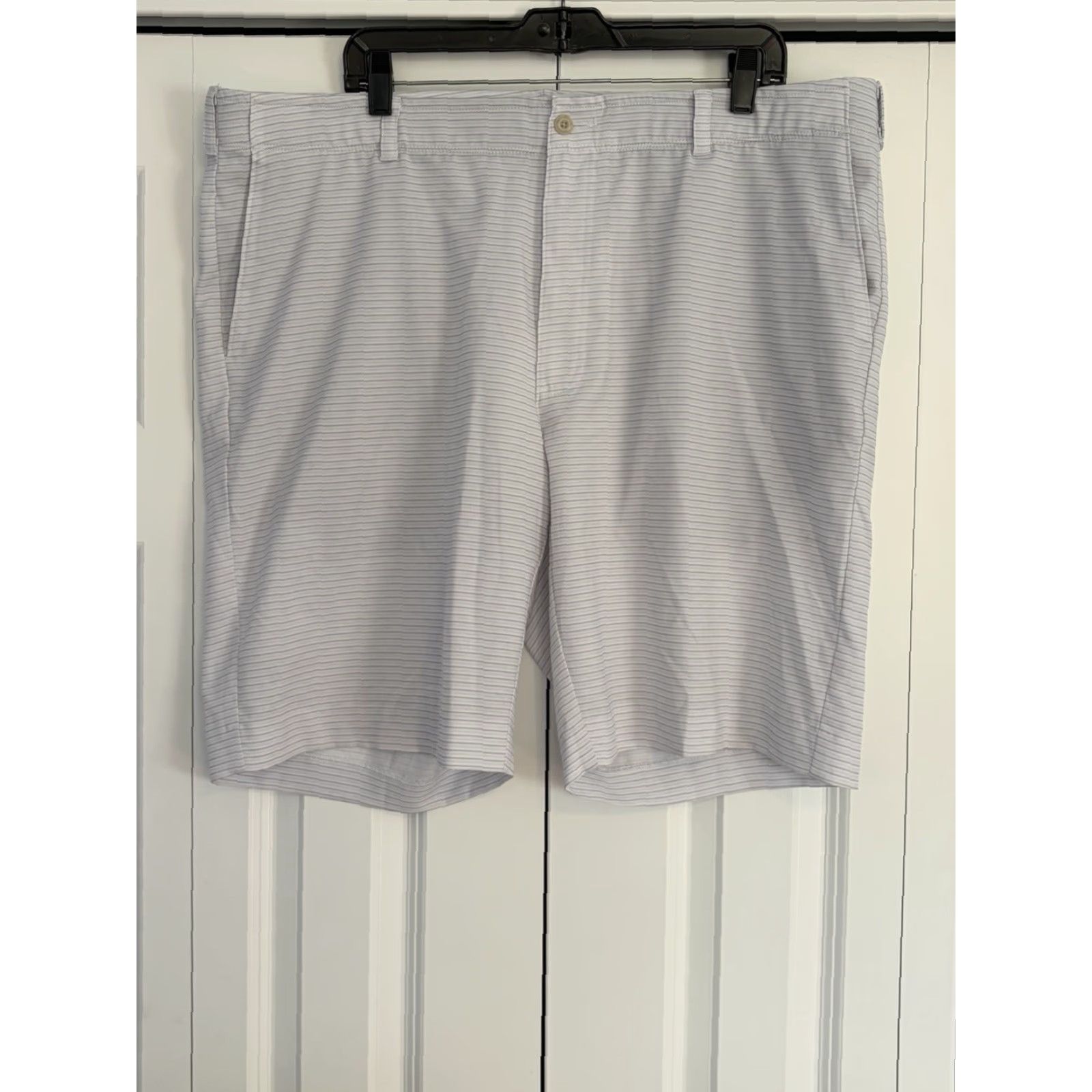Hogan Ben Hogan Bermuda Shorts Mens Size 42 White Gray Striped Golf Shorts Stretch Pockets Lightweight Zip Flat Front Mid Rise Polyester Spandex Regular Size US 42 / EU 58 - 2 Thumbnail