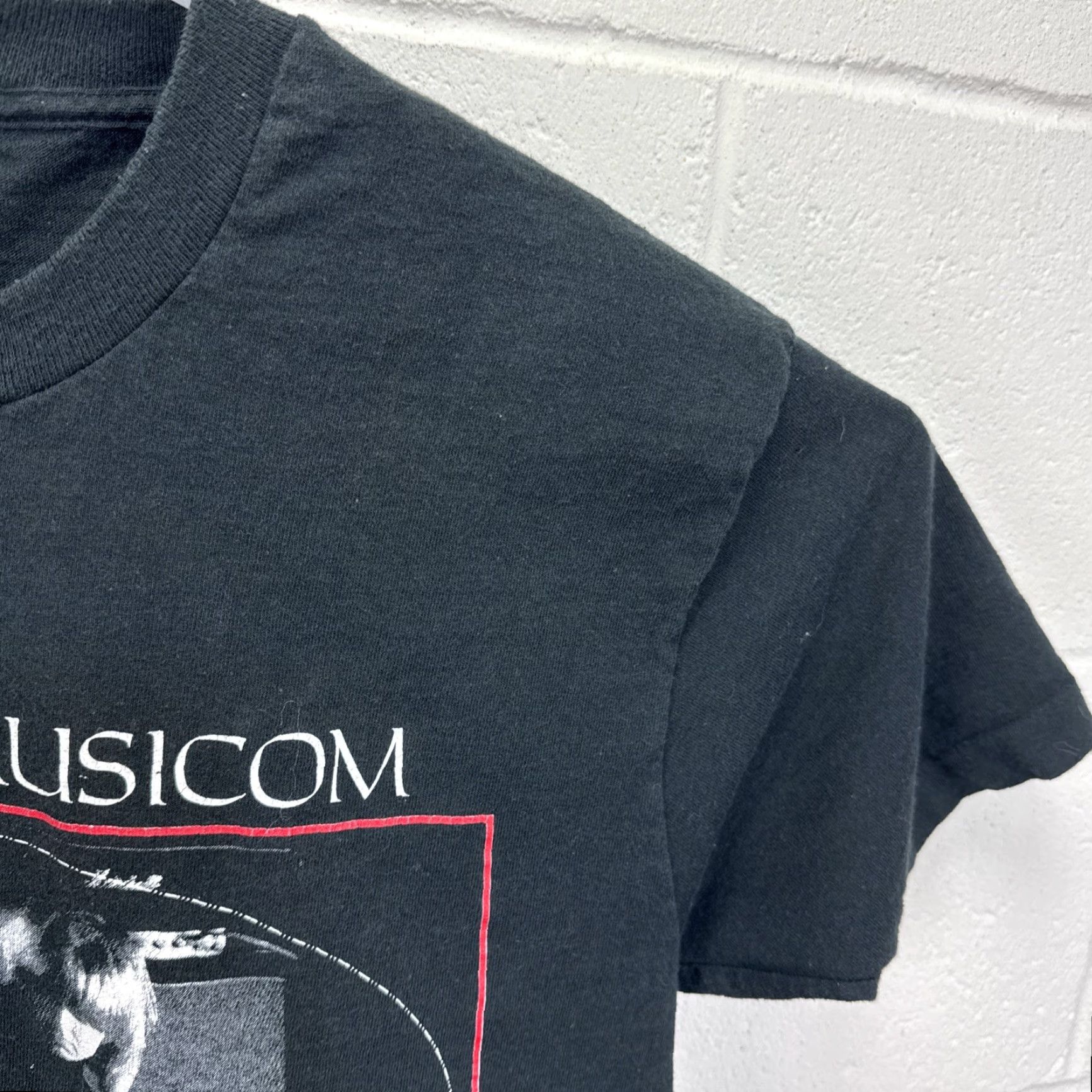 Fruit Of The Loom VINTAGE Eric Johnson T Shirt 90s Black Cotton Short Sleeve Crew Neck Adult L Guitar Ah Via Musicom Branding: Fruit of the Loom Size US L / EU 52-54 / 3 - 6 Thumbnail