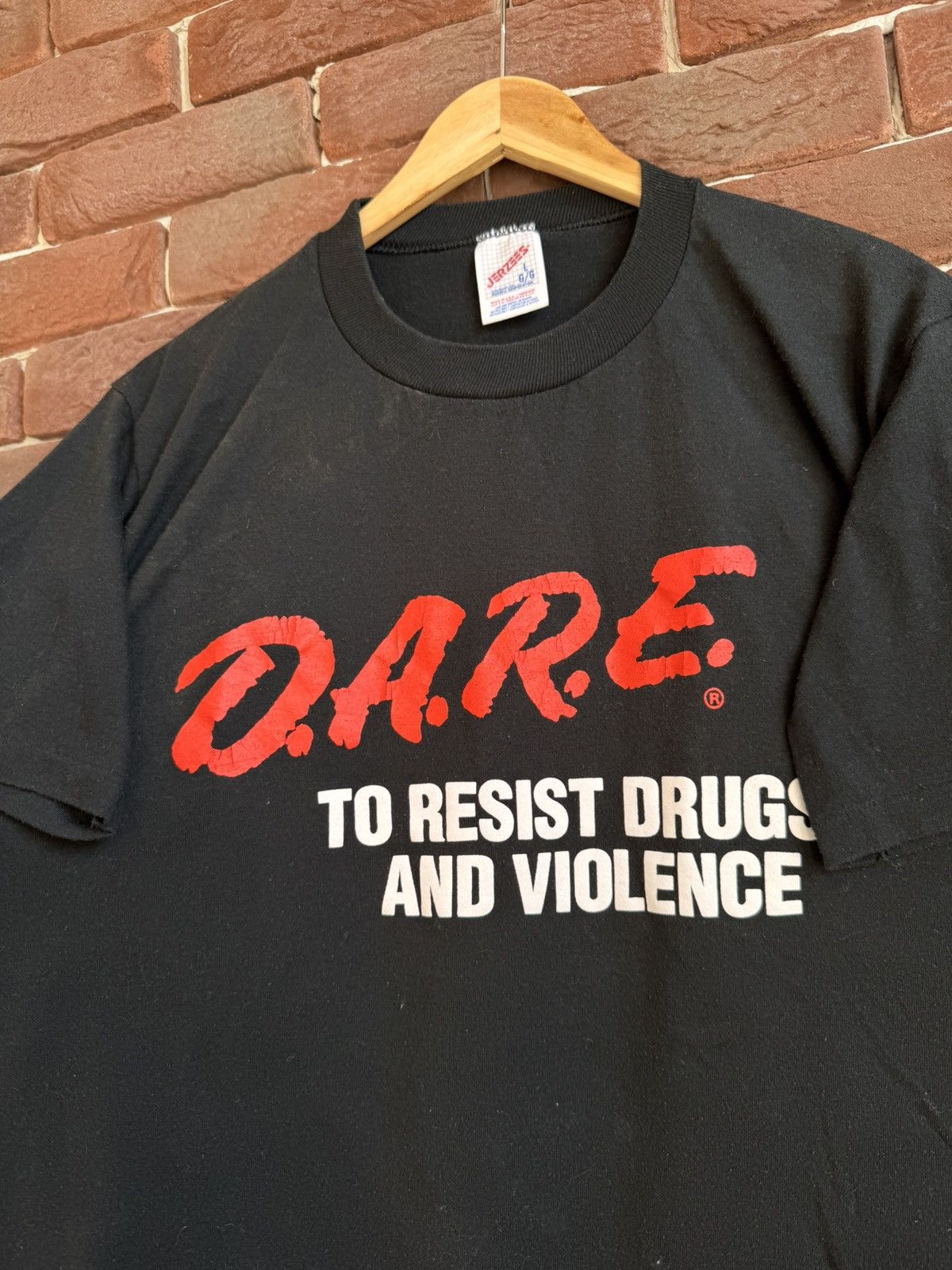 Band Tees Rare!! Vintage 80s D.A.R.E "To Resist Drugs & Violence" Tee Size US L / EU 52-54 / 3 - 7 Thumbnail