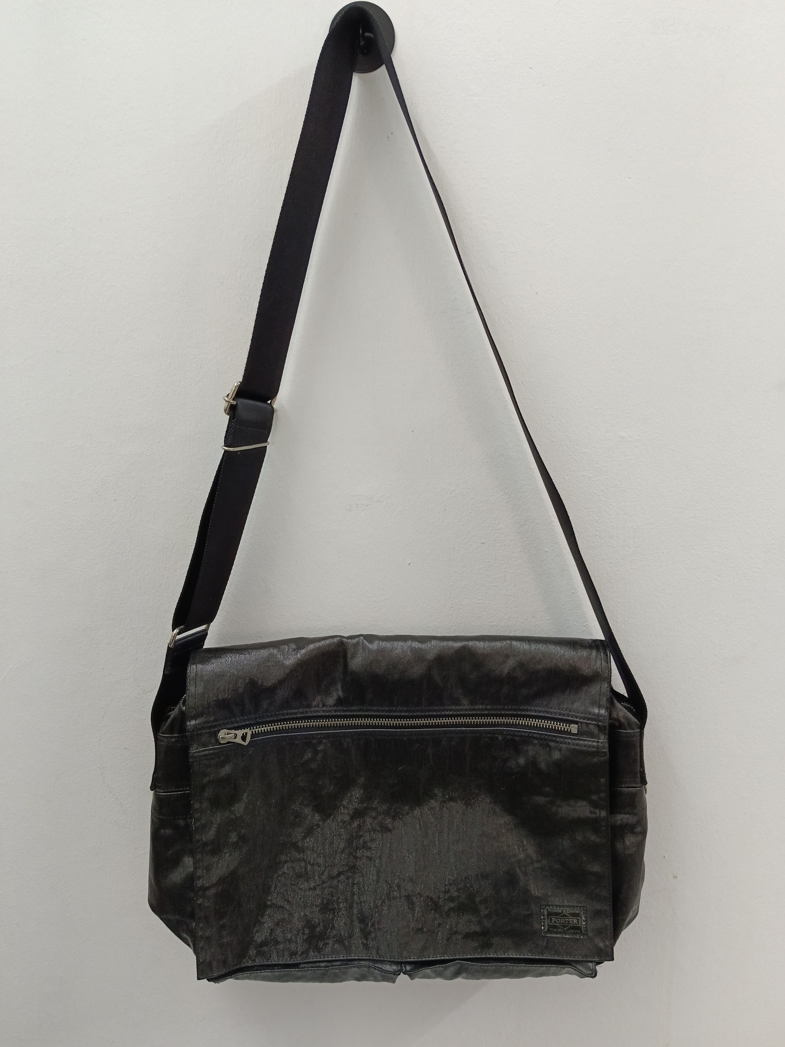 Porter Porter Yoshida SHINE Series PVC Coating Messenger Bag Size ONE SIZE - 2 Thumbnail