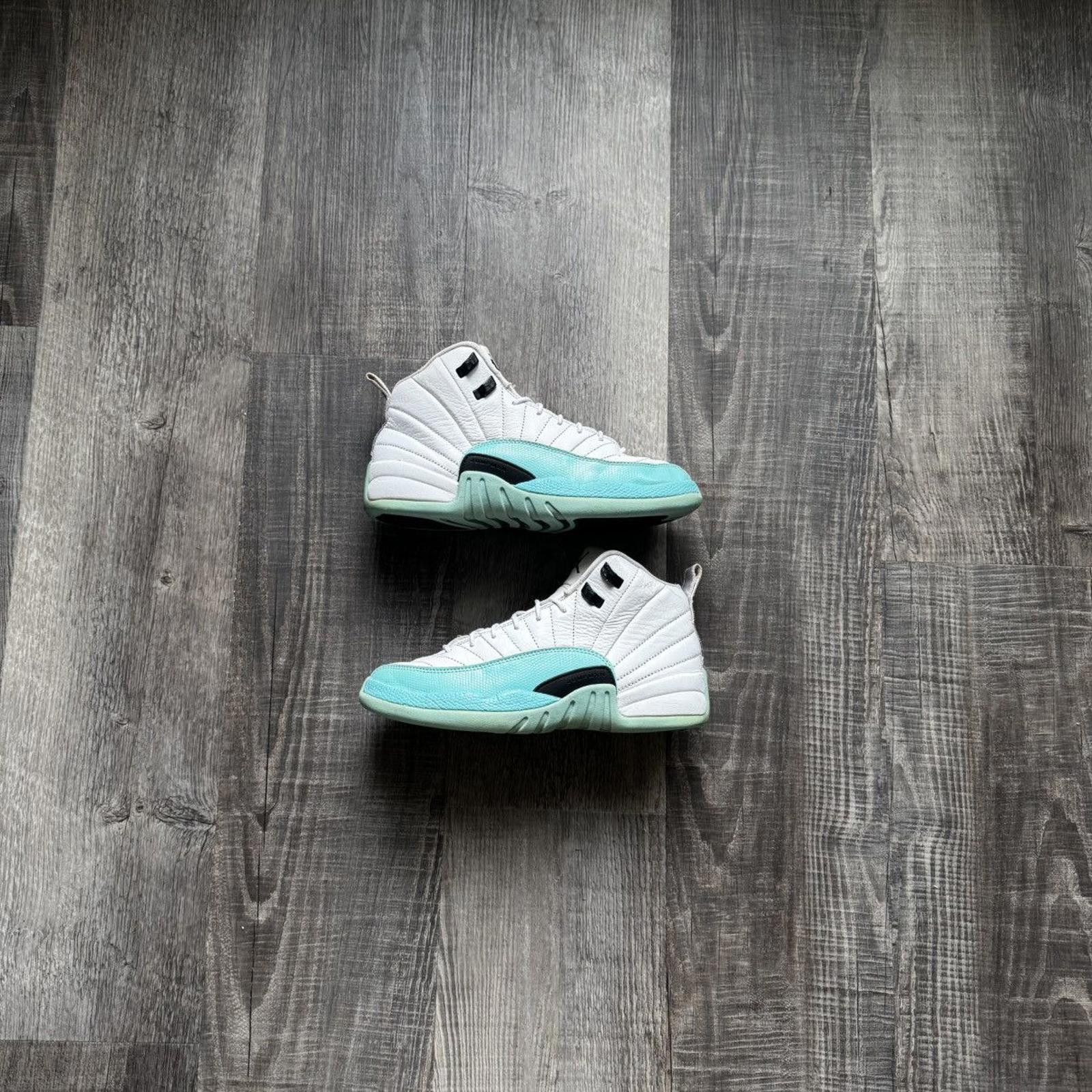 Jordan Brand NIKE • JORDAN 12 Retro GS "Light Aqua" (7M) Size US 7 / EU 40 - 1 Thumbnail