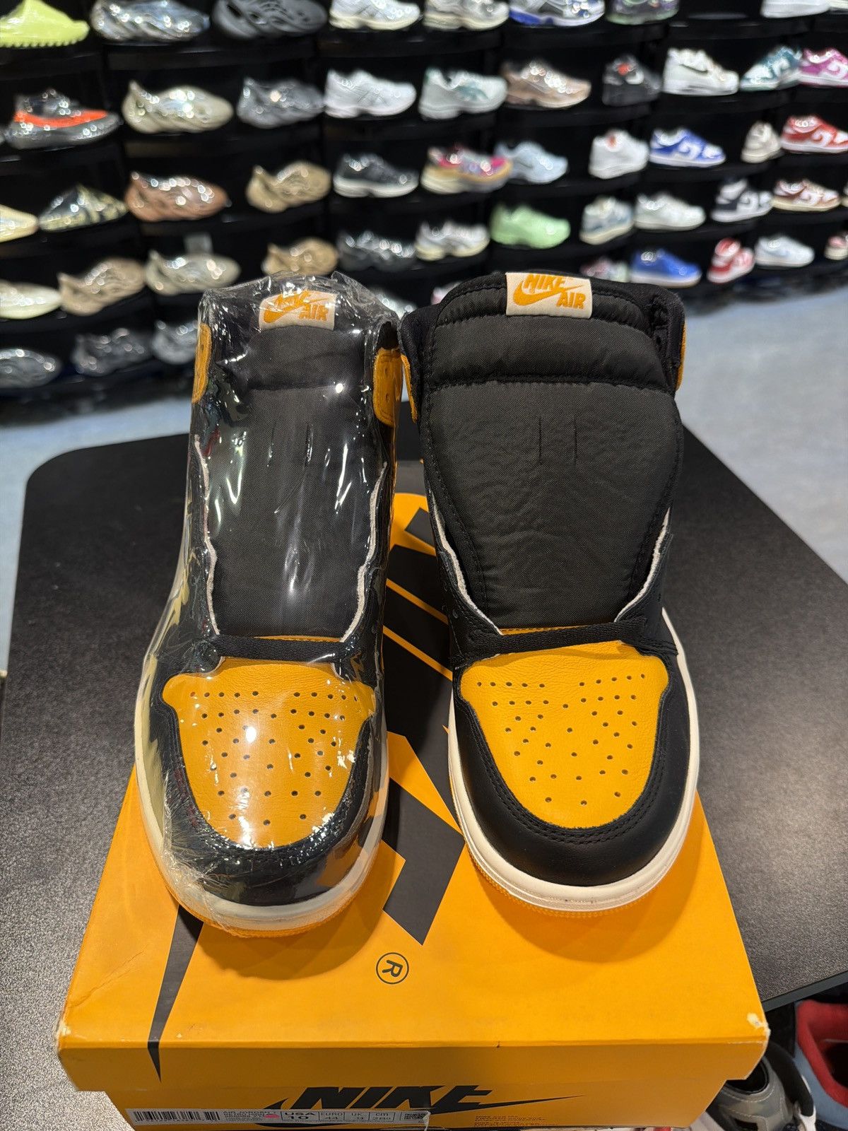 Jordan Brand Jordan 1 High Taxi Size-10 Brand New Quick Ship Size US 10 / EU 43 - 2 Thumbnail