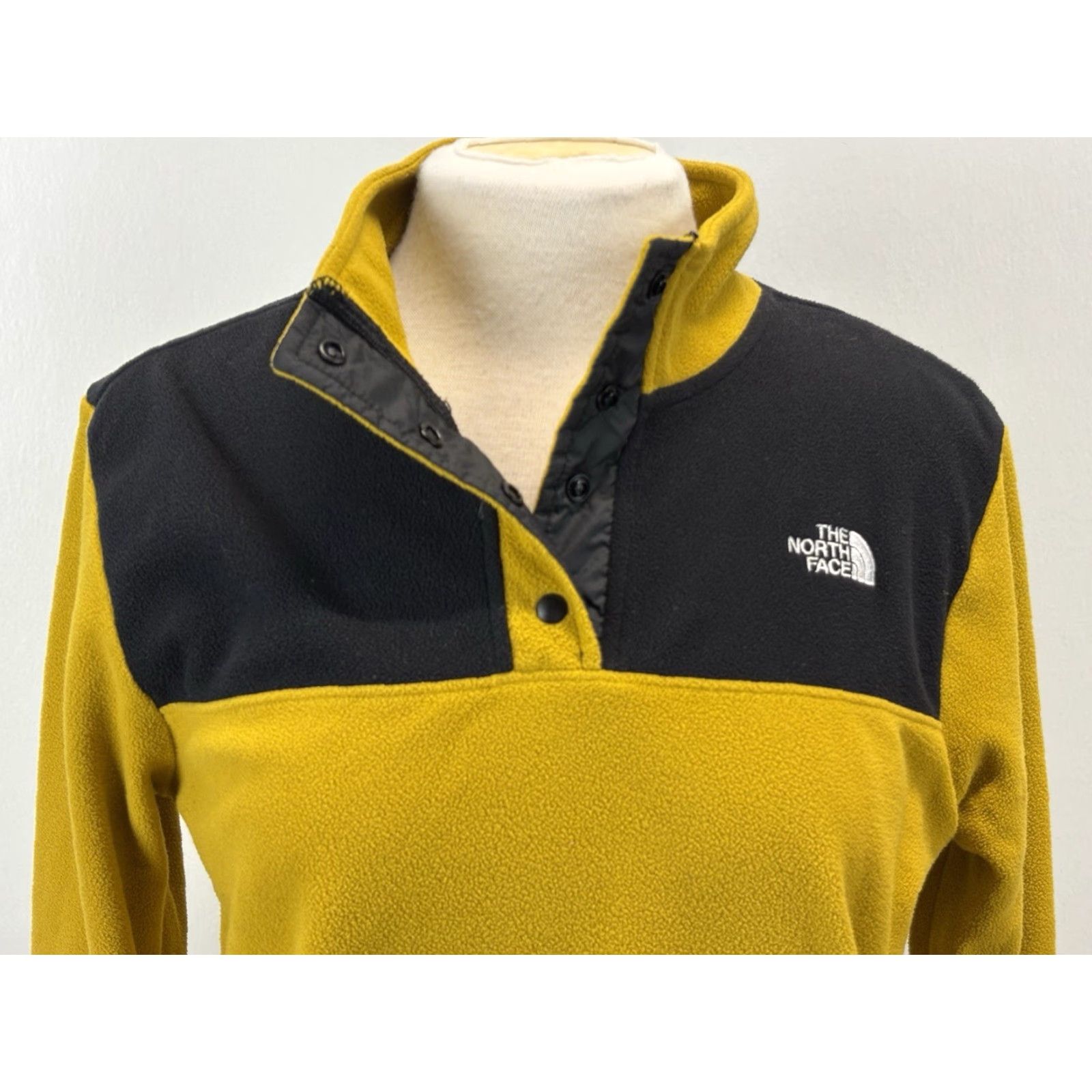 The North Face The North Face TKA Glacier Fleece Pullover Jacket Sz Medium Women’s 1/4 Snap Size M / US 6-8 / IT 42-44 - 5 Thumbnail