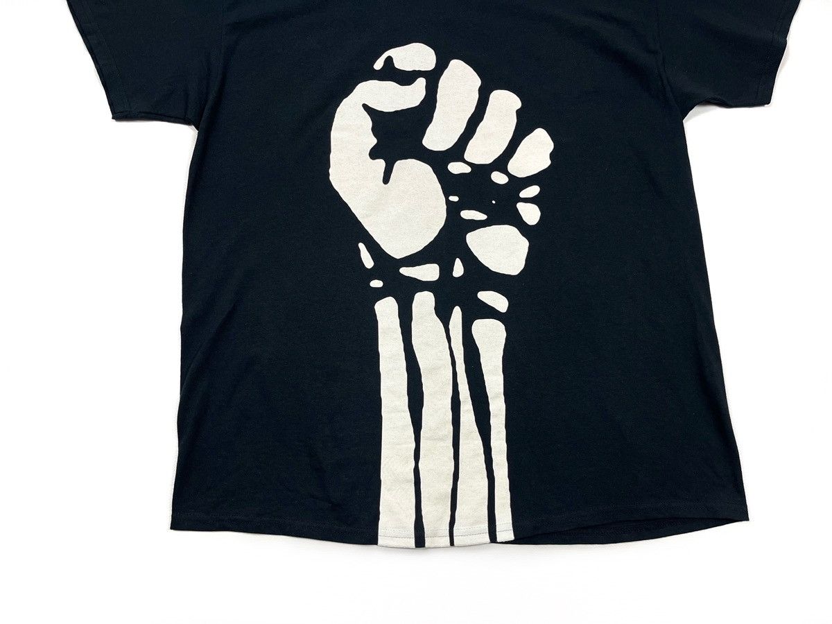 Rage Against The Machine 2014 Rage Against The Machine Tee T-Shirt Fist logo size L Size US L / EU 52-54 / 3 - 2 Thumbnail