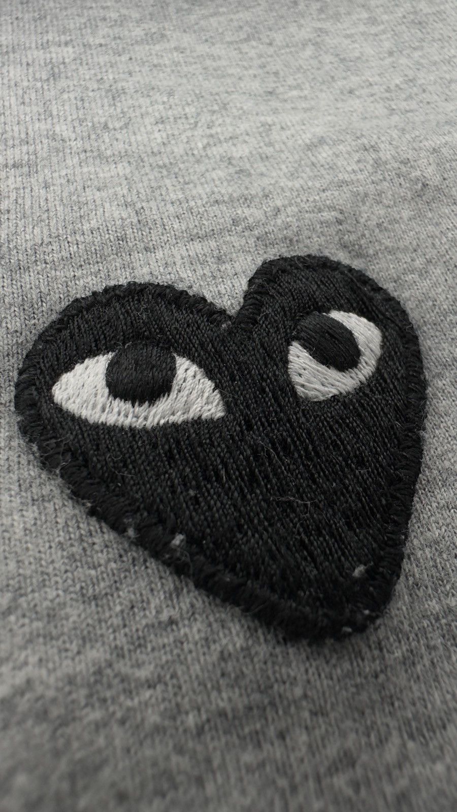 Comme des Garcons COMME des GARÇONS PLAY T-Shirt Black Heart Logo – Grey XL Size US XL / EU 56 / 4 - 2 Thumbnail