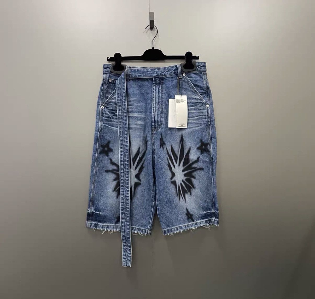 WE11DONE WE11DONE Blue Graffiti Denim Shorts J41 Size US 34 / EU 50 - 1 Thumbnail