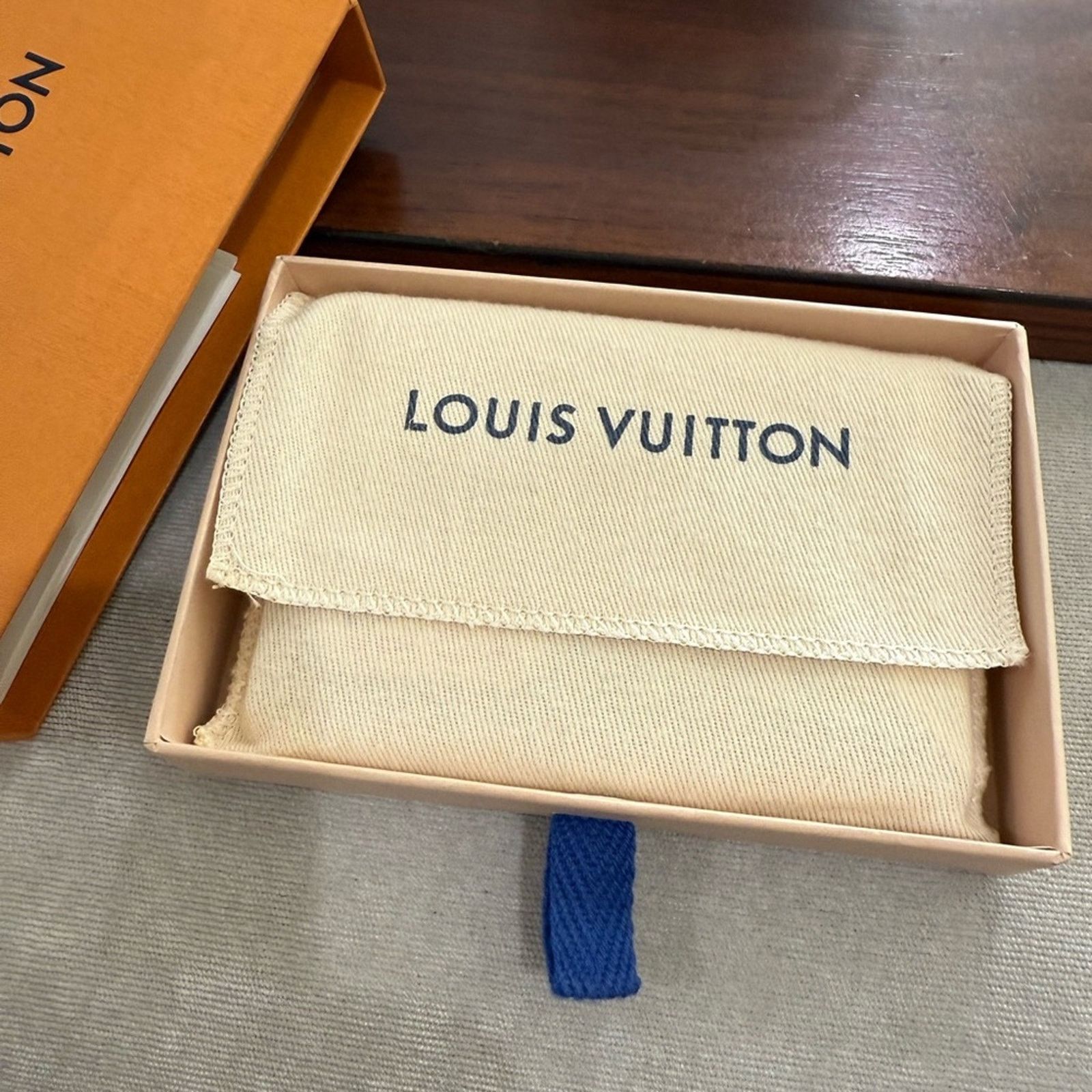 Louis Vuitton Louis Vuitton Tan Embossed Leather Card Holder with NBA Size ONE SIZE - 5 Thumbnail