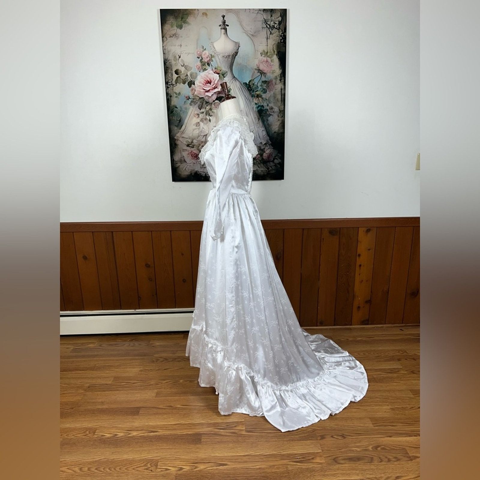 Vintage Pretty Vintage 1970s White Embossed Satin Wedding Gown! Size M / US 6-8 / IT 42-44 - 5 Thumbnail