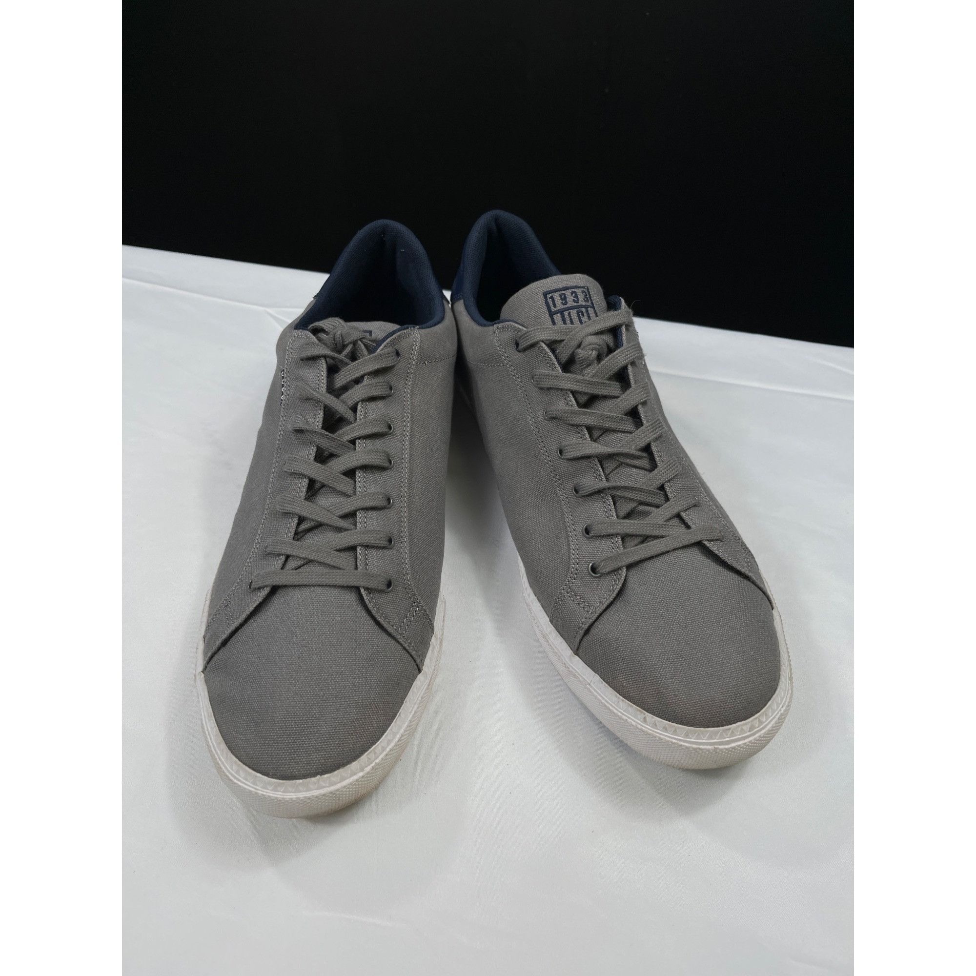 Lacoste Lacoste Mens Grey Canvas Sneakers Size 12 SKU 7449 Size US 12 / EU 45 - 1 Thumbnail