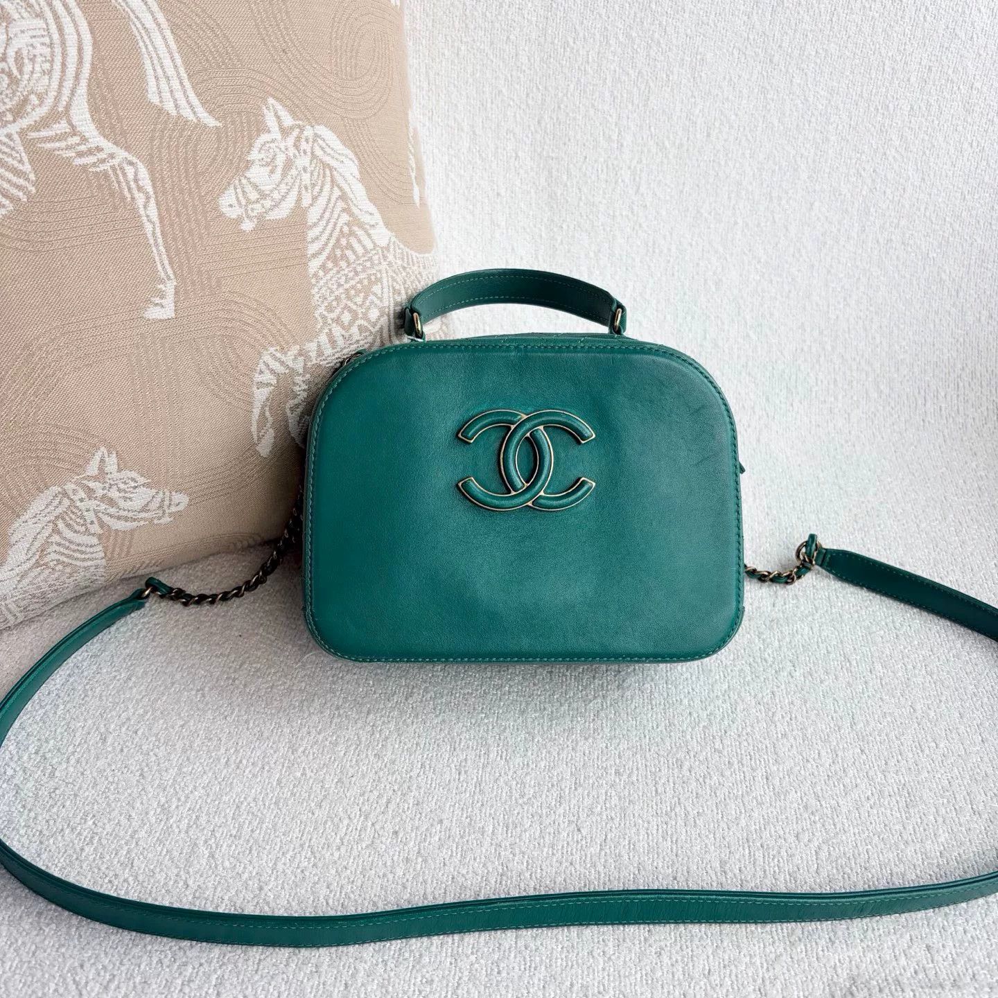 Chanel Pre-loved Bag Very good condition Size ONE SIZE - 1 Thumbnail