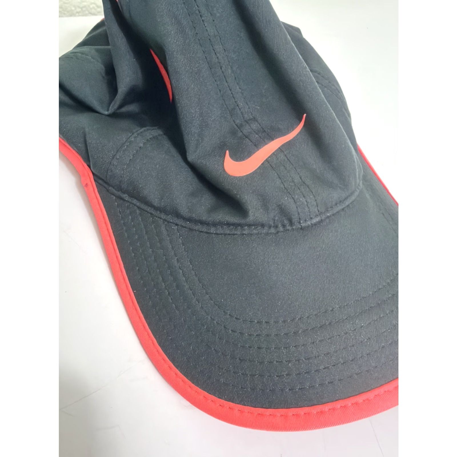Nike VINTAGE Nike Featherlight DriFit Women’s Strapback Running Hat Black Hot Pink Hook Loop Size ONE SIZE - 3 Thumbnail