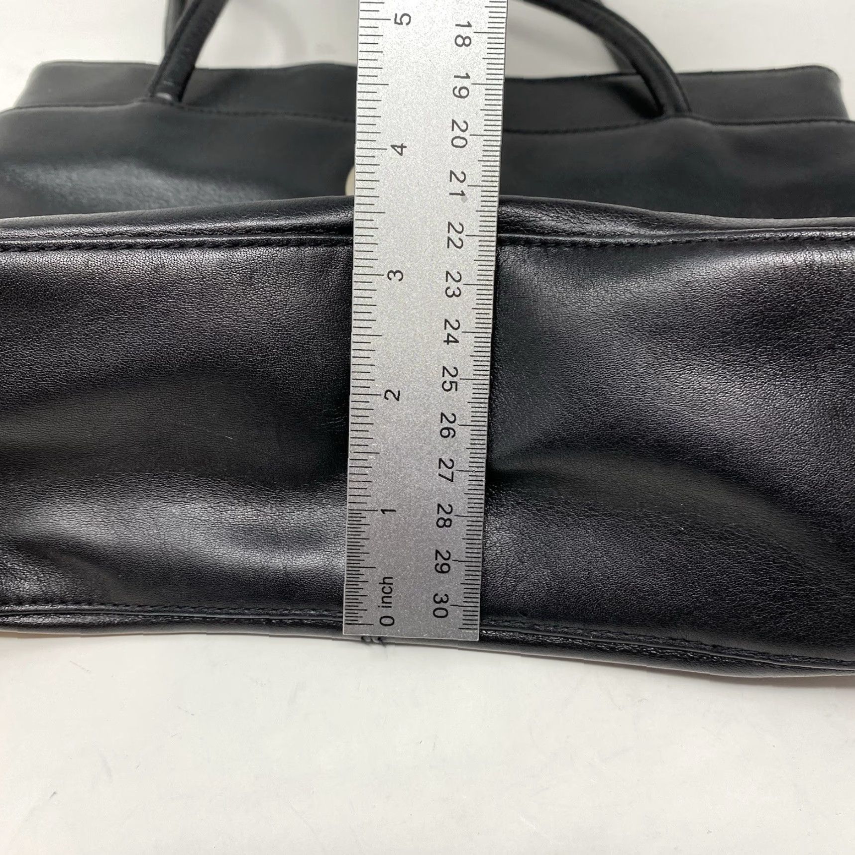 Etienne Aigner Vtg Etienne Aigner Black Leather Shoulder Bag Handbag Purse Y2K Minimalist Bag Women Small 9x12x3 Black Leather Shoulder Bag Vintage Size ONE SIZE - 7 Thumbnail