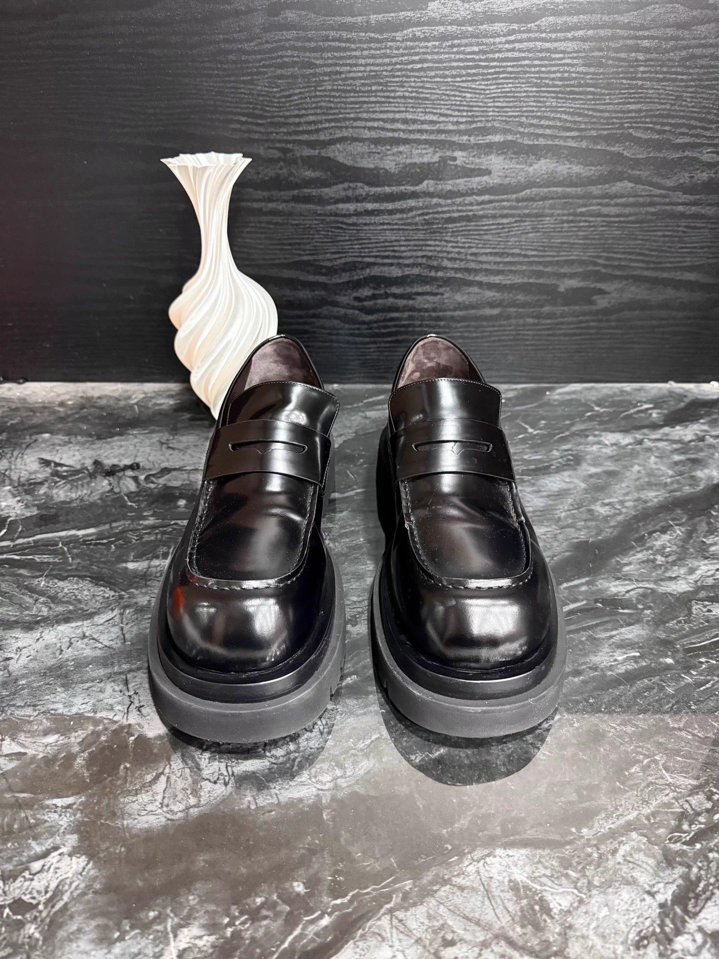Bottega Veneta Bv black Lug sole Derby casual shoe 44 95 new Size US 11 / EU 44 - 2 Thumbnail