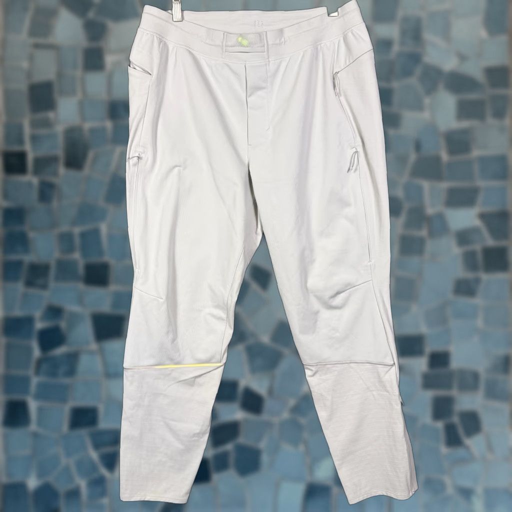 Lululemon Lululemon Pants Women’s L Outrun the Elements Running Tech Pockets Athleisure Camouflage Gray Zip Pocket Media Pocket Sweatpants Size 36" / US 14 / IT 50 - 1 Thumbnail