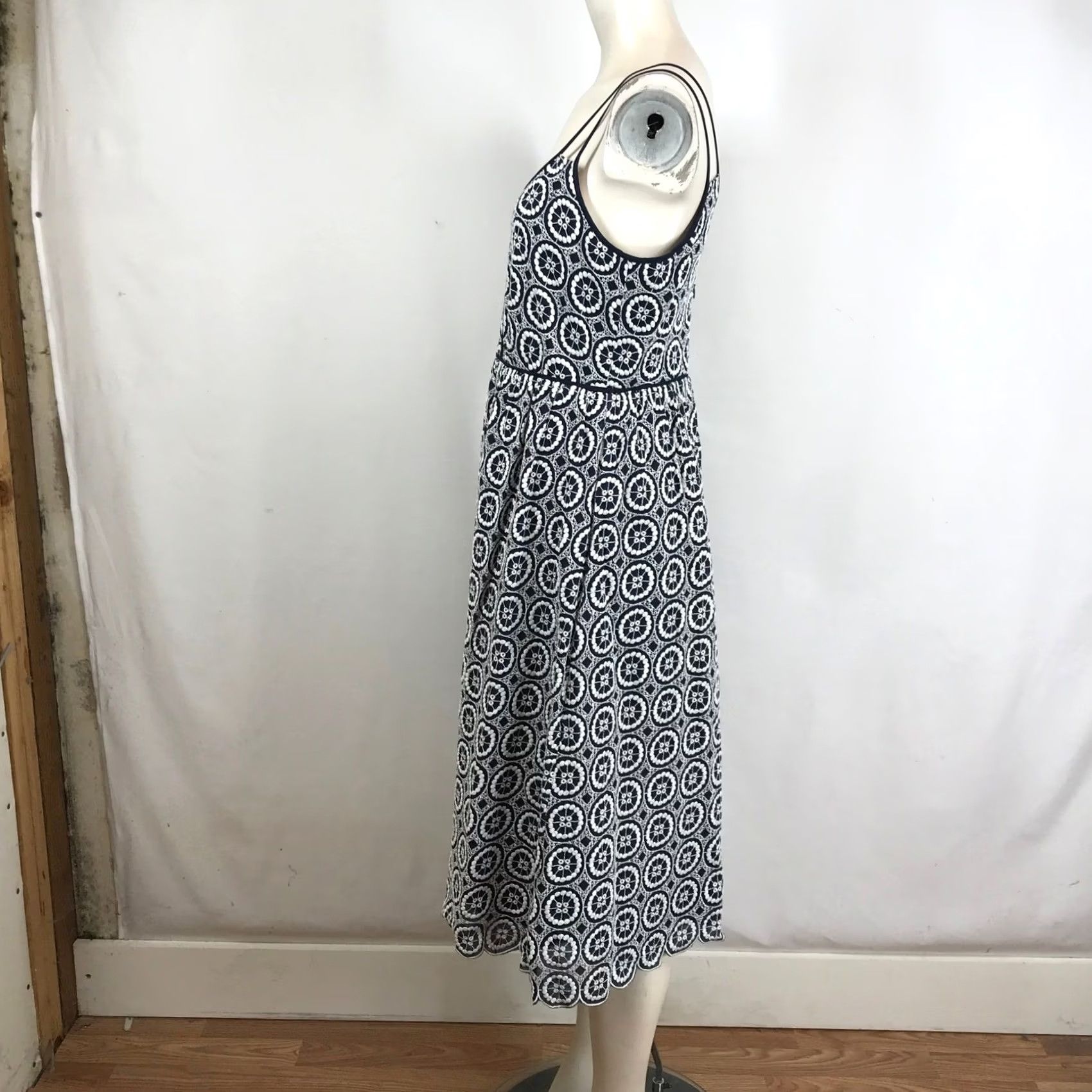 J.Crew VINTAGE J.Crew Navy Blue White Eyelet Embroidered Midi Dress Scalloped Hem Size 8 Size M / US 6-8 / IT 42-44 - 6 Thumbnail