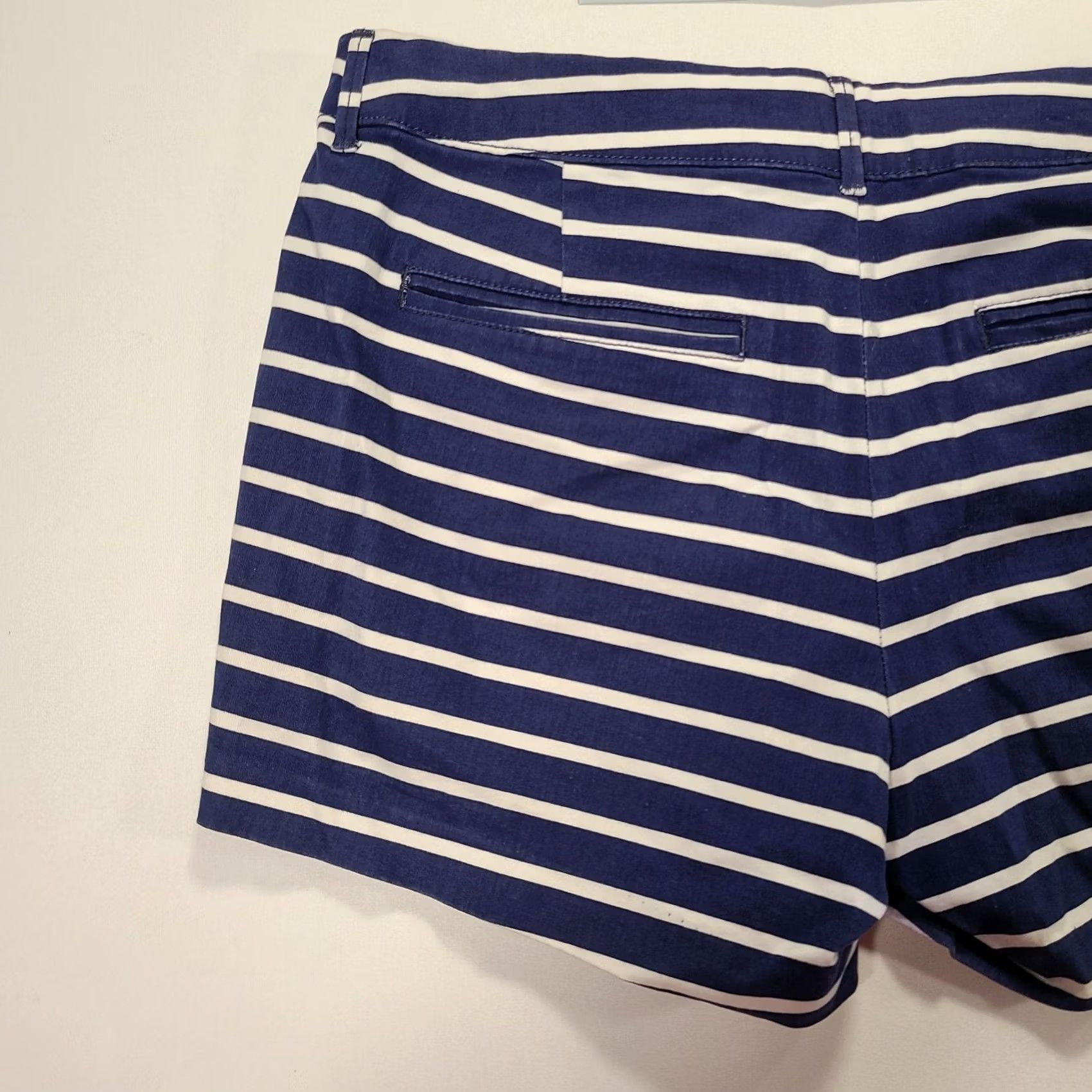 Old Navy Old Navy Womens Shorts Size 8 Blue Pixie Chino Mid-Rise Striped Preppy Zip Flat Front Size 24" / US 00 / IT 34 - 6 Thumbnail
