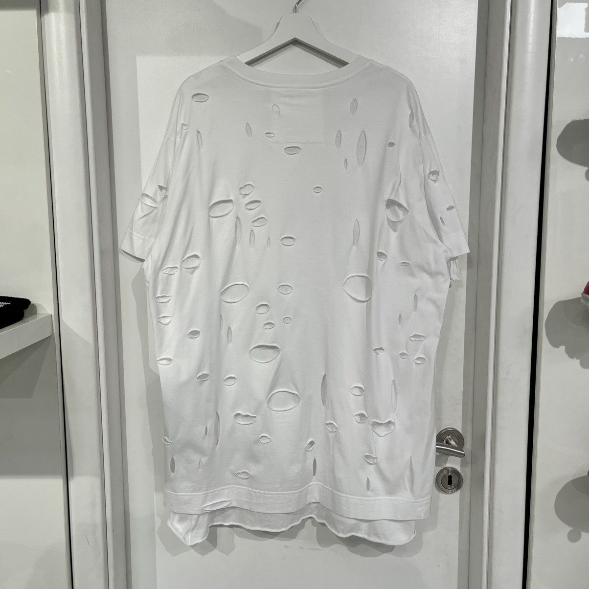 Givenchy Givenchy Logo Distressed Tee White Size US XL / EU 56 / 4 - 2 Thumbnail