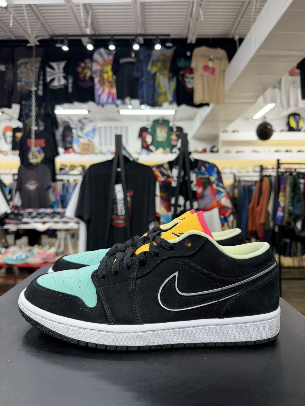 Jordan Brand Jordan 1 Low Black Aurora Green Laser Orange Size 9 (2020) Size US 9 / EU 42 - 7 Thumbnail