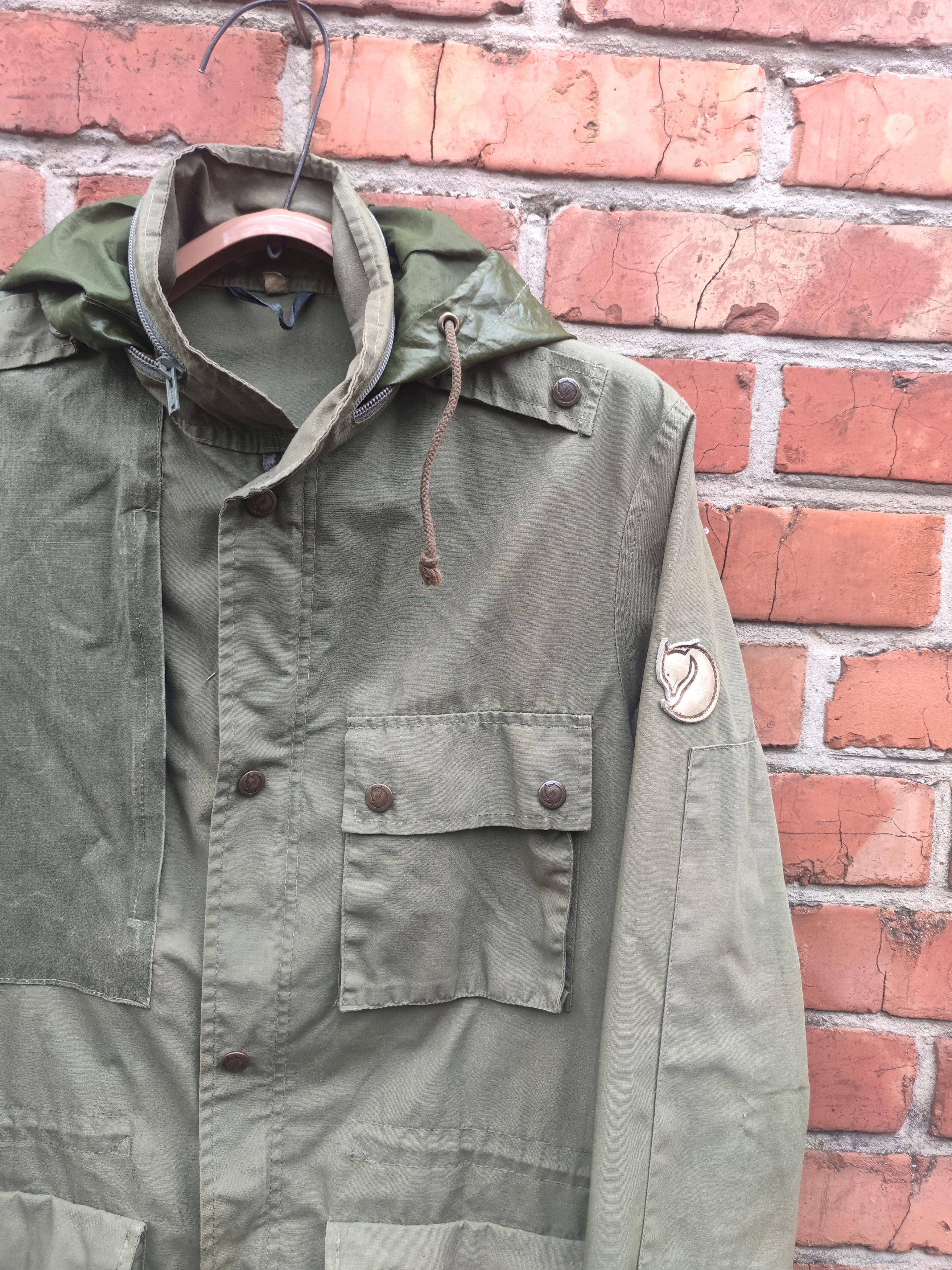 Fjallraven vintage Outdoor Raincoat Olive Jacket size 46
