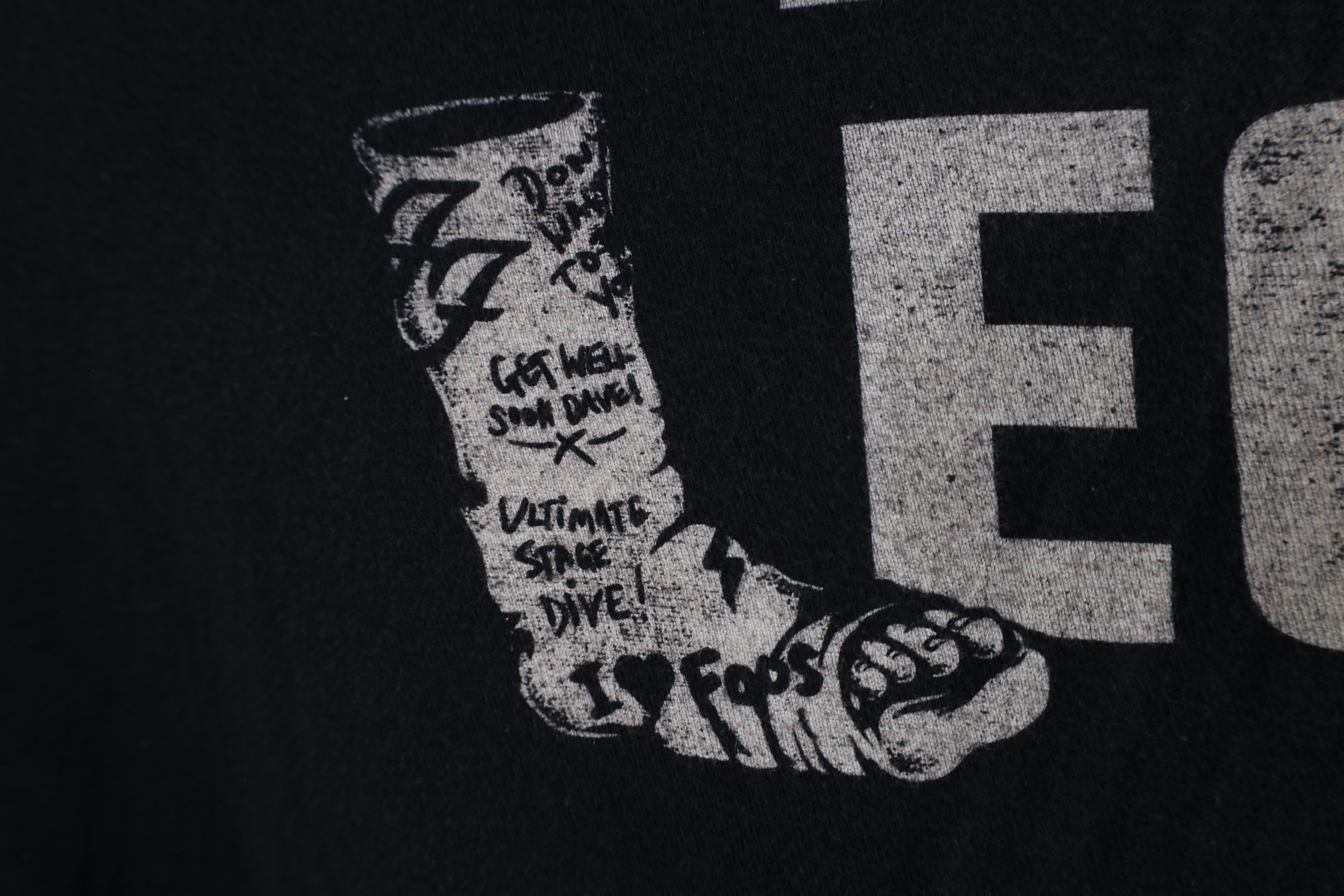Vintage Vintage Y2K Break A Leg Tour Foo Fighters Band T-Shirt Size US S / EU 44-46 / 1 - 6 Thumbnail