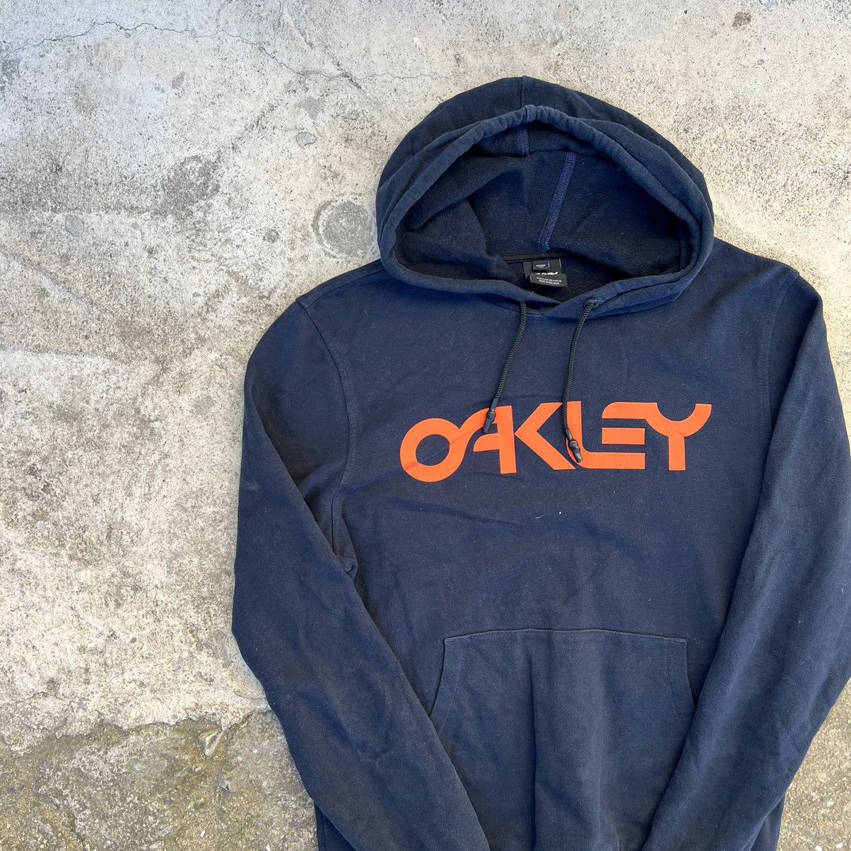 Oakley × Vintage Vintage Oakley Center Logo Embroidery Hoodie Size US M / EU 48-50 / 2 - 3 Thumbnail