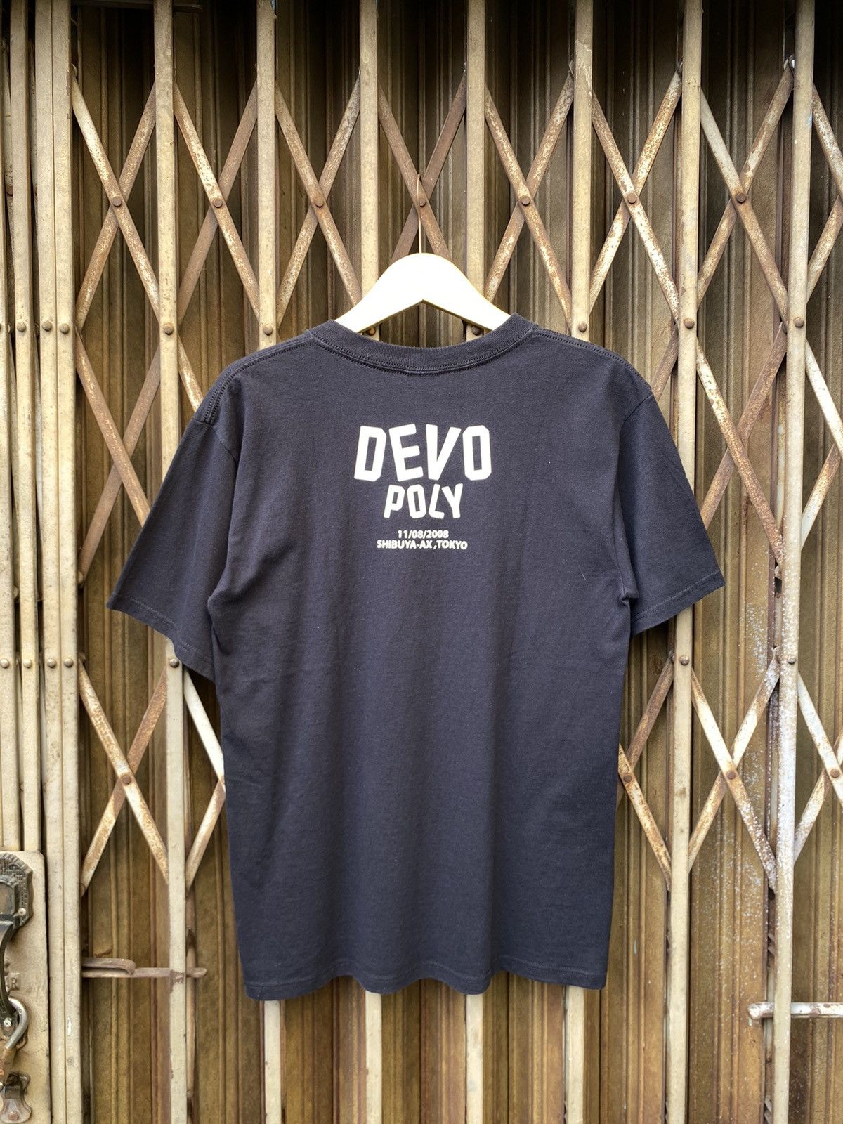 Band Tees VINTAGE DEVO POLY TEE Size US M / EU 48-50 / 2 - 4 Thumbnail