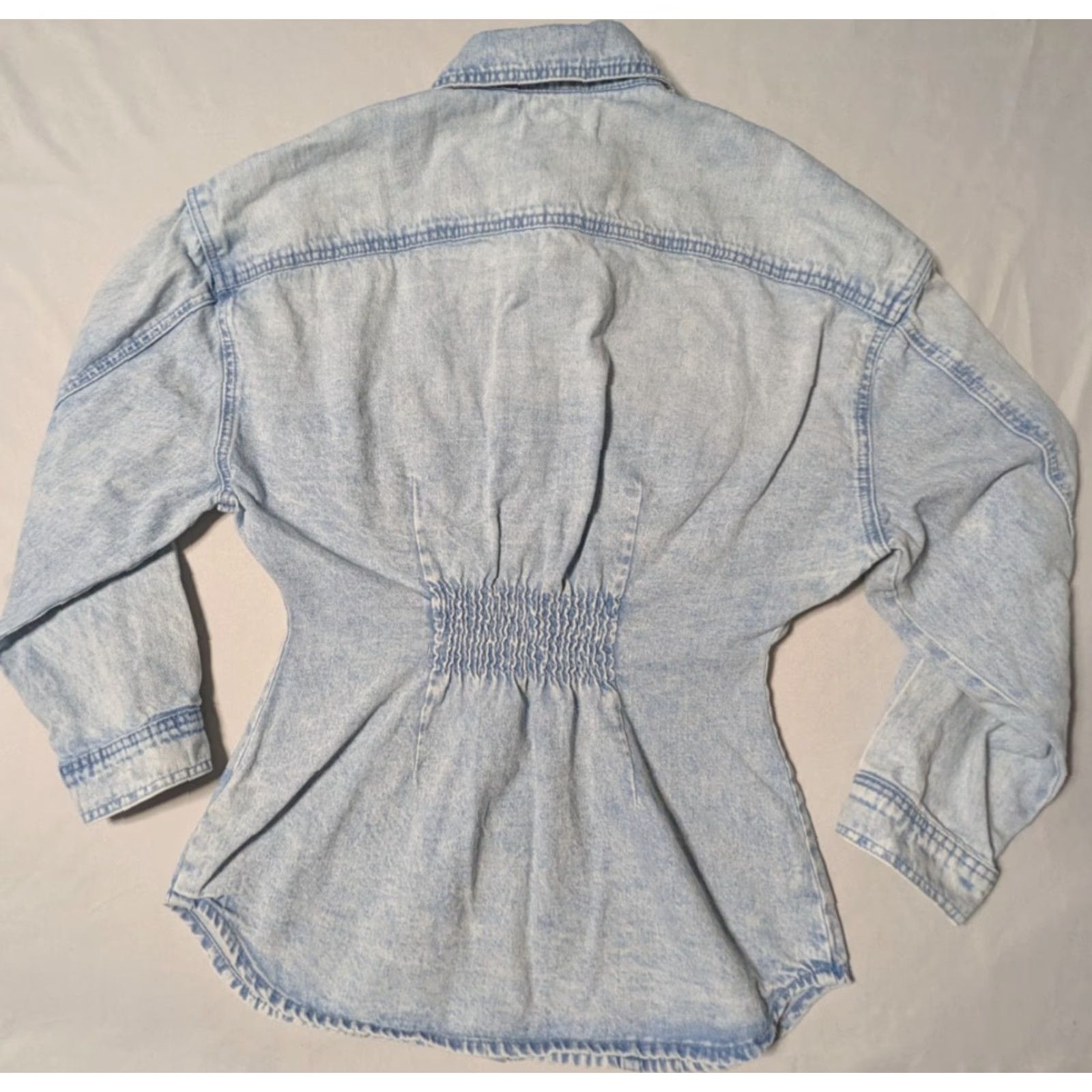 Vintage BLANKNYC Shacket Denim Snap Ruched Back Shirt Jacket Women Small Blue Size S / US 4 / IT 40 - 2 Thumbnail