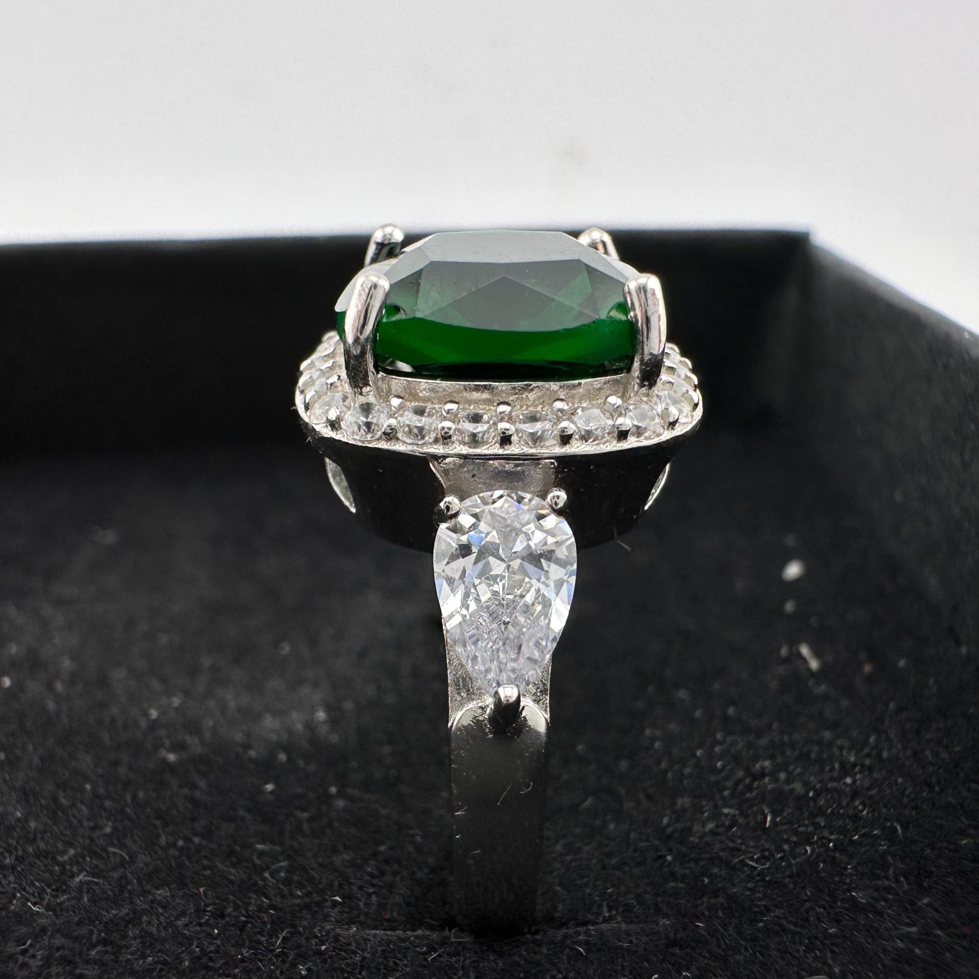Other 3.66ct Lab Created Emerald and White Gemstone Ring Size 7 Size ONE SIZE - 15 Thumbnail