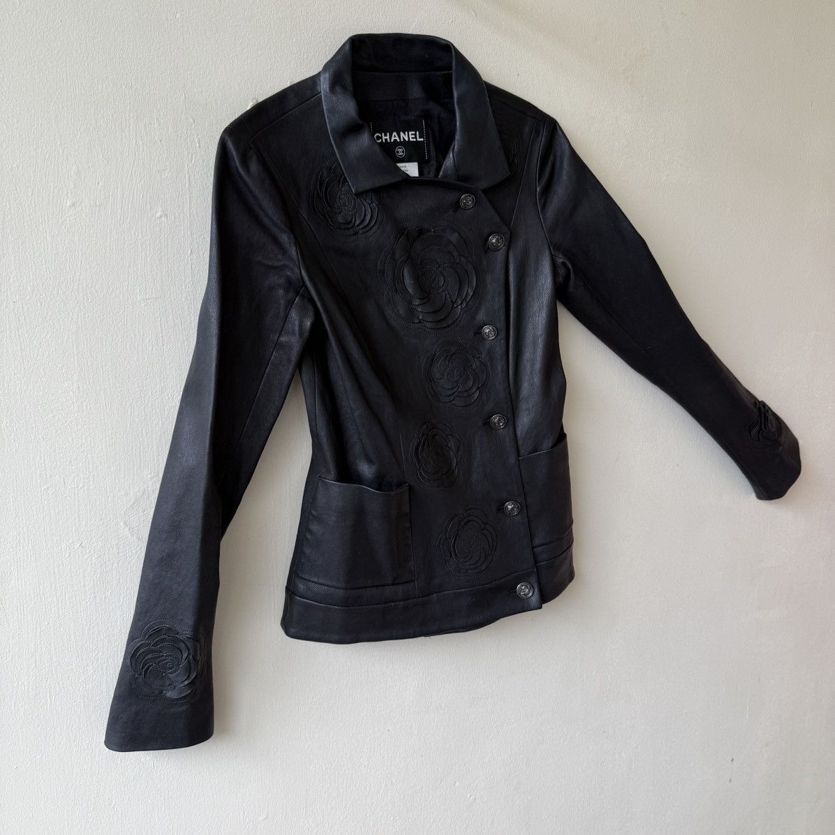 Chanel 13K Chanel 2010 Shanghai Collection Camellia Leather jacket Size XS / US 0-2 / IT 36-38 - 4 Thumbnail