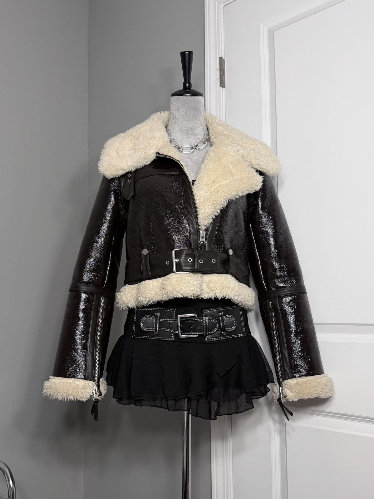 Urban Outfitters Urban Outfitters Sherpa Lined Patent Leather Aviator Jacket Size S / US 4 / IT 40 - 1 Thumbnail