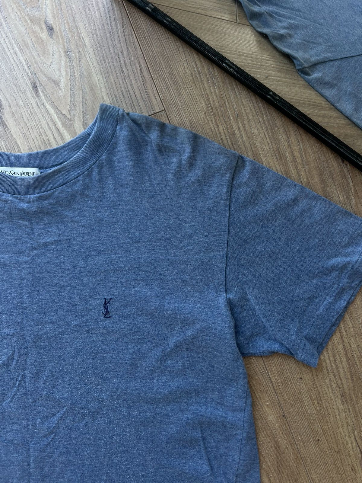 Yves Saint Laurent 00’s YSL RARE SMALL LOGO OLD MONEY TEE Size US M / EU 48-50 / 2 - 3 Thumbnail