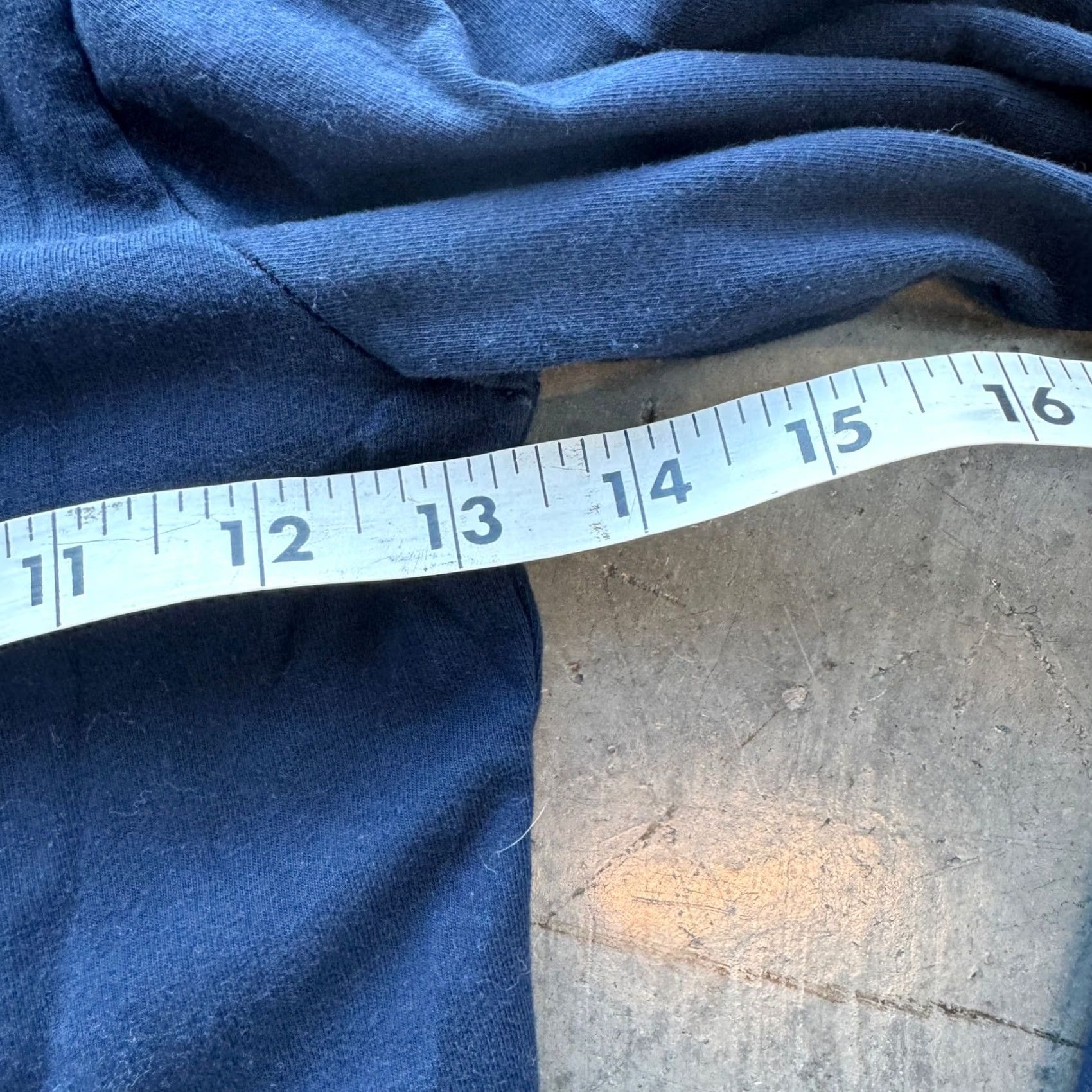 Vintage VINTAGE Brandy Melville Navy Scrunch Longsleeve Top Essentials Basic Top OS Women S Blue Shirt Womens Size S / US 4 / IT 40 - 5 Thumbnail