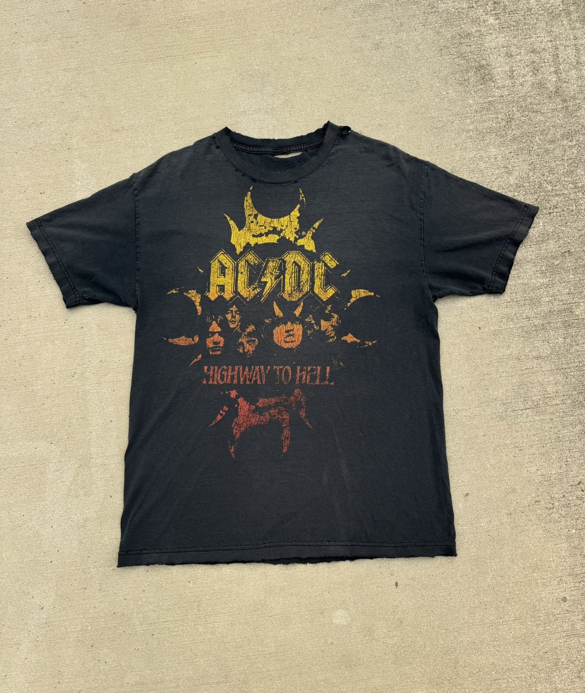 AAA × AC/DC × Band Tees 00s ACDC Highway to Hell distressed fader y2k band tee Size US L / EU 52-54 / 3 - 1 Thumbnail