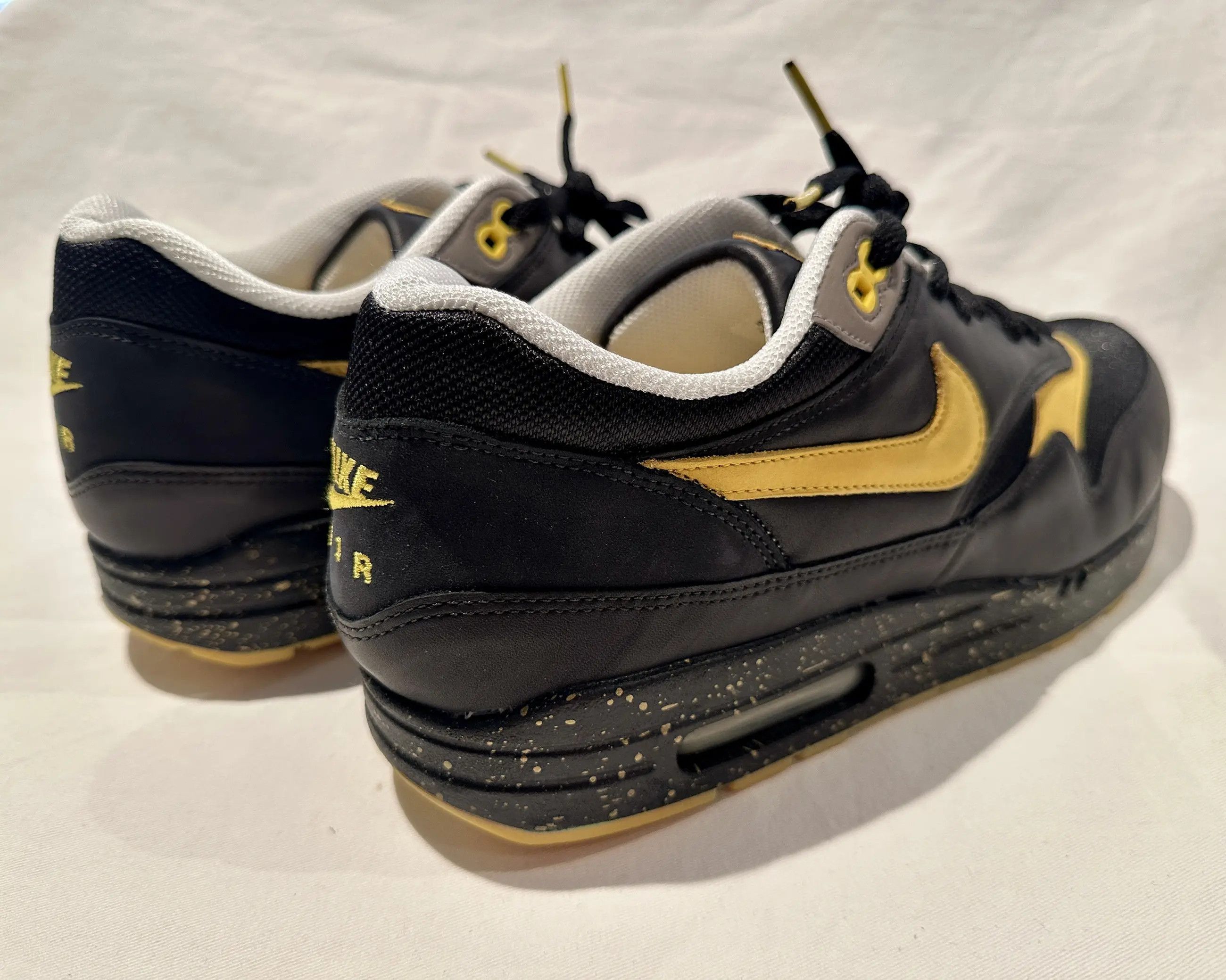 Nike BRAND NEW *RARE* NIKE AIR MAX 1 PREM TZ LAF LIVESTRONG SZ 11 Size US 11 / EU 44 - 8 Thumbnail