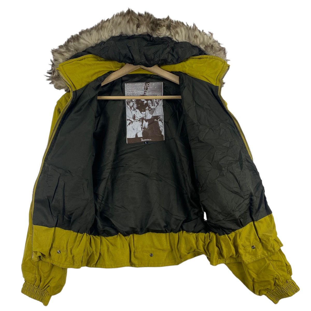 Japanese Brand COURMAYEUR Japanese Brand La Pista Bianca Embroidered Design Size US L / EU 52-54 / 3 - 6 Thumbnail