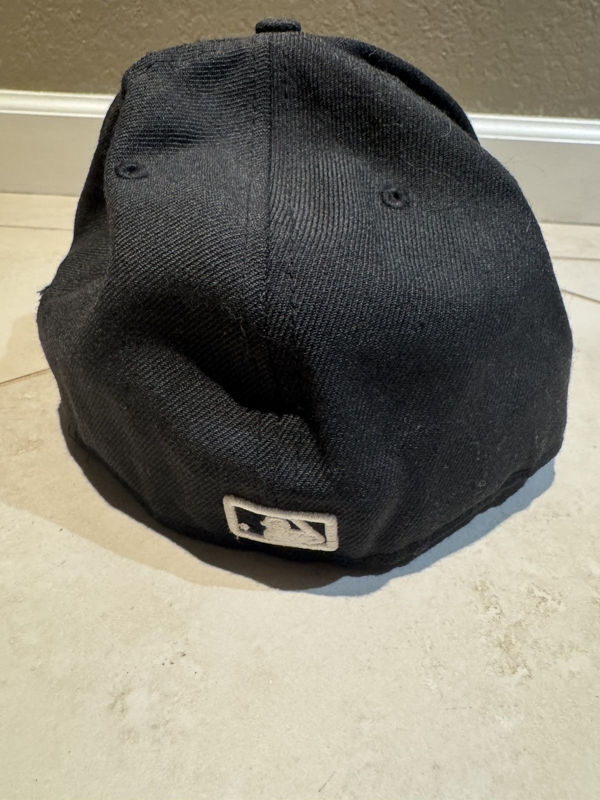 New York Yankees 2000s 7 3/4 Fitted Yankee Cap Black White Outline Size ONE SIZE - 2 Thumbnail