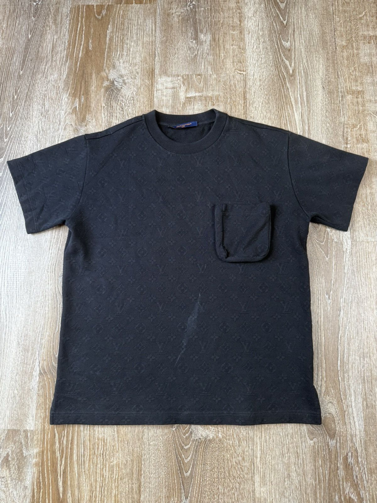 Louis Vuitton Louis Vuitton Signature 3D Pocket Monogram Tee Size US S / EU 44-46 / 1 - 1 Thumbnail