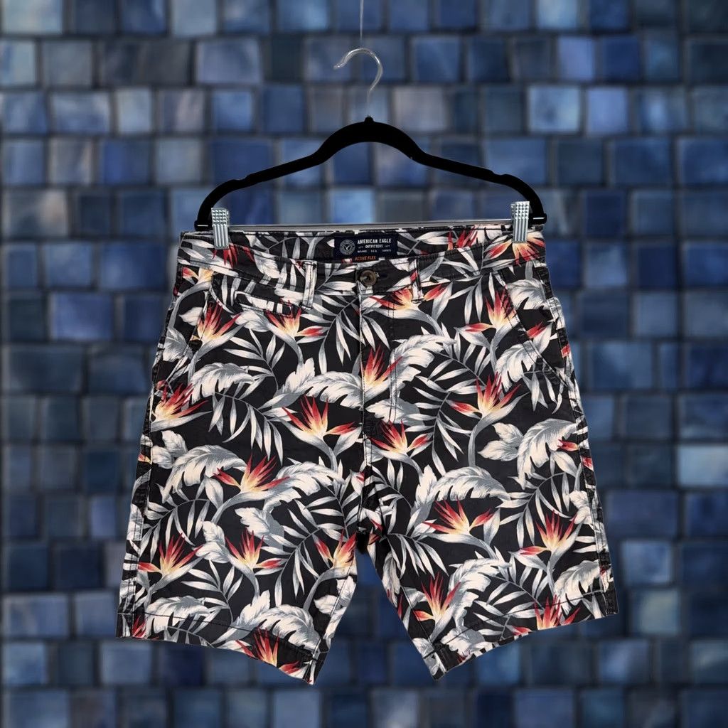 American Eagle Outfitters American Eagle Shorts Mens 33 Black Tropical Floral Active Flex Classic Chino Mens Beachwear, Casual, 9in Inseam, Cotton Spandex, Flat Front Size US 33 - 1 Thumbnail