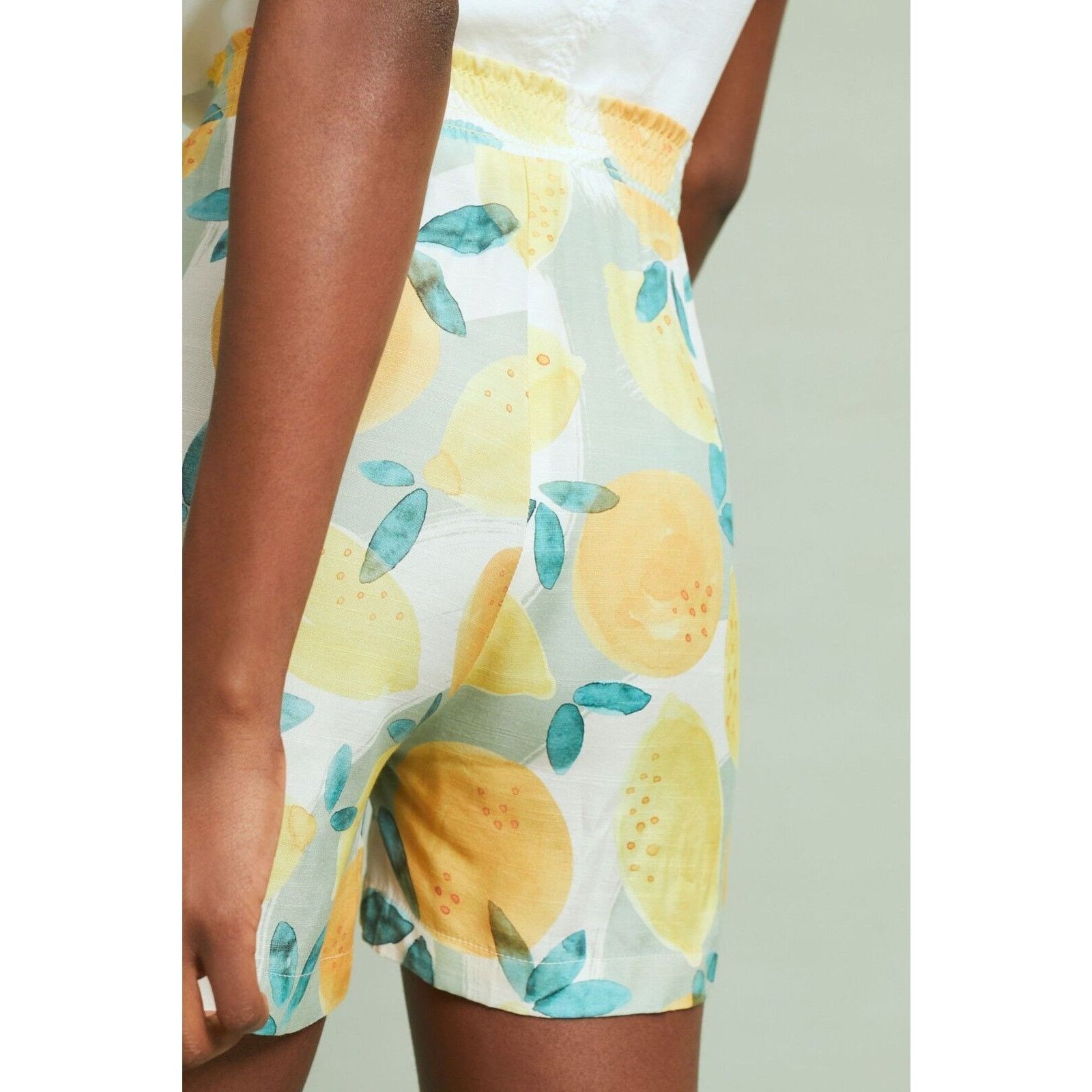 Anthropologie New Anthropologie Costanza Silky Shorts Numph Yellow Motif Size 30" / US 8 / IT 44 - 3 Thumbnail