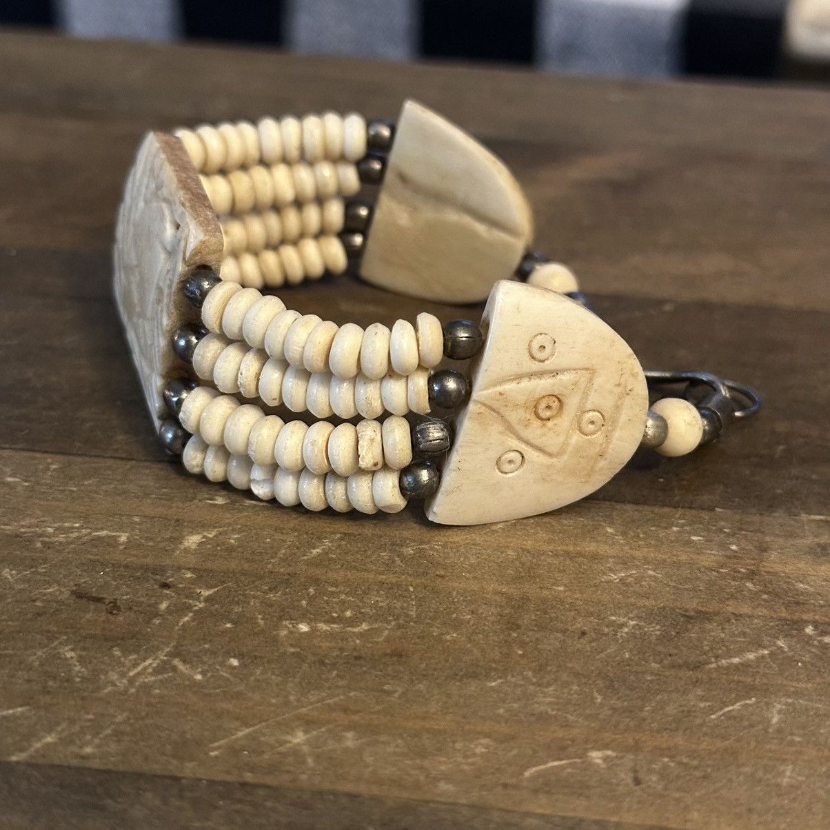 Vintage Vintage tribal carved bone bead bracelet Size ONE SIZE - 8 Thumbnail