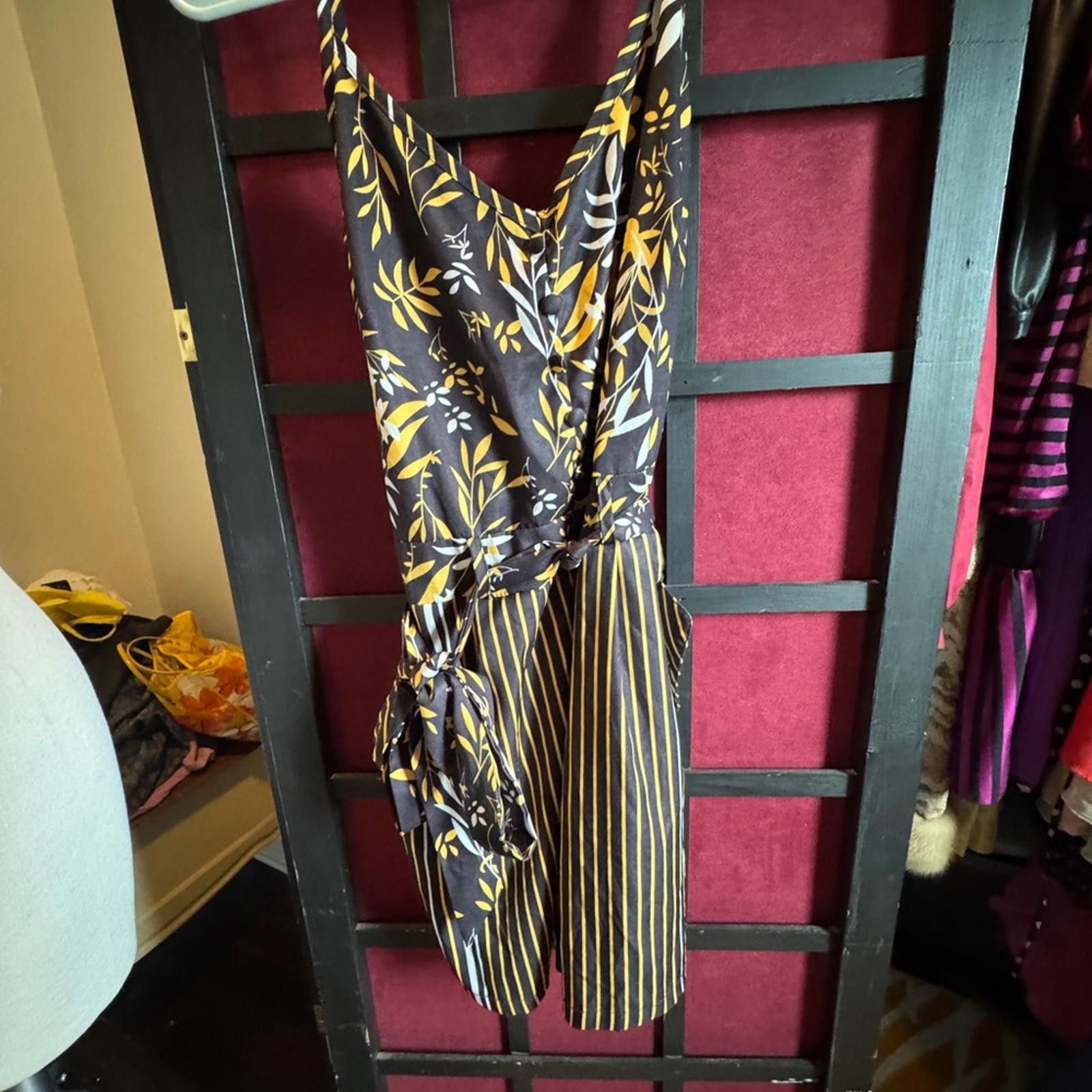 Designer Casual Black and Yellow Shorts Romper Size XL / US 12-14 / IT 48-50 - 1 Thumbnail